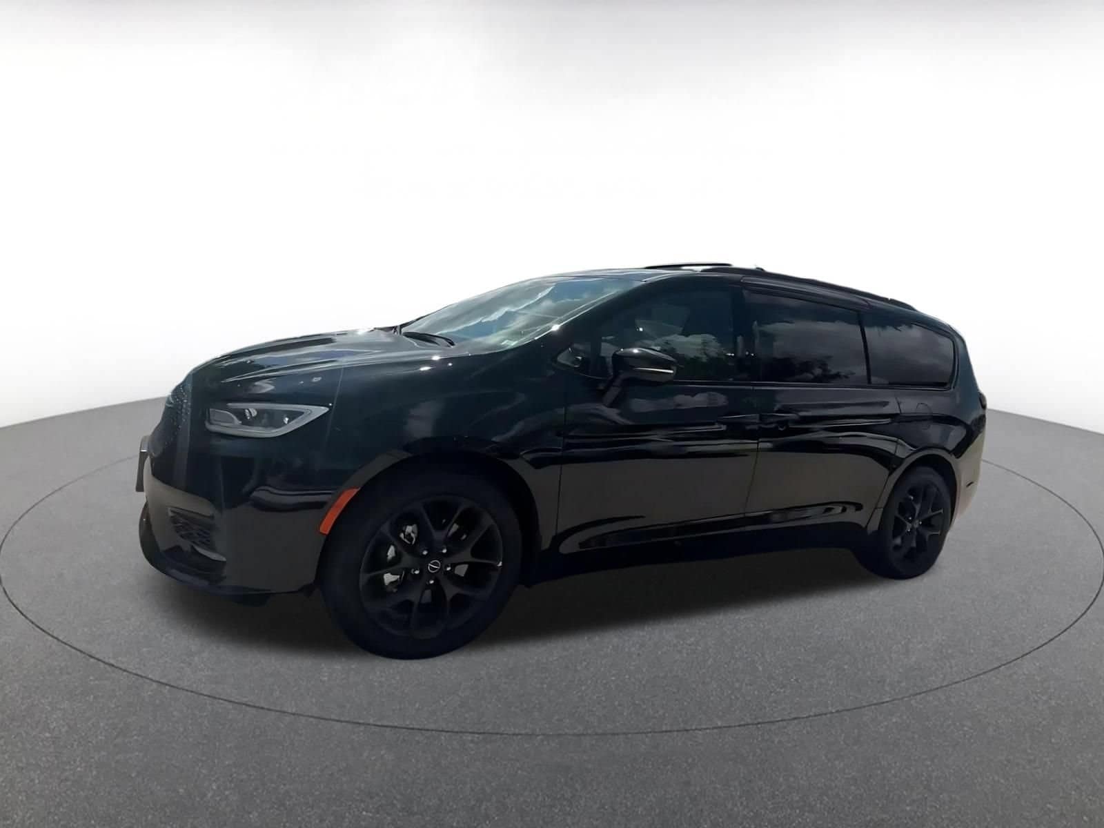 Thumbnail: 2025 Chrysler Pacifica - 6
