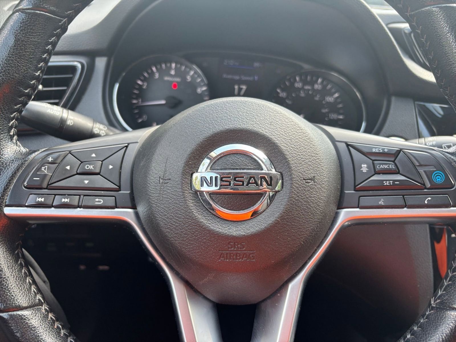 Thumbnail: 2022 Nissan Rogue Sport - 25