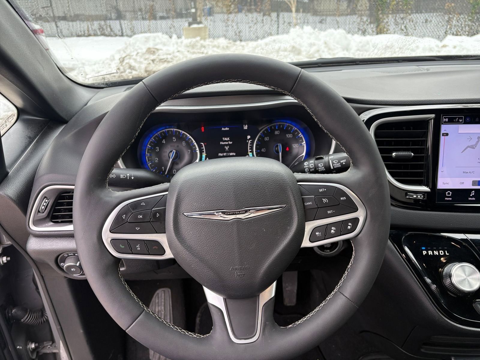 Thumbnail: 2025 Chrysler Pacifica - 32