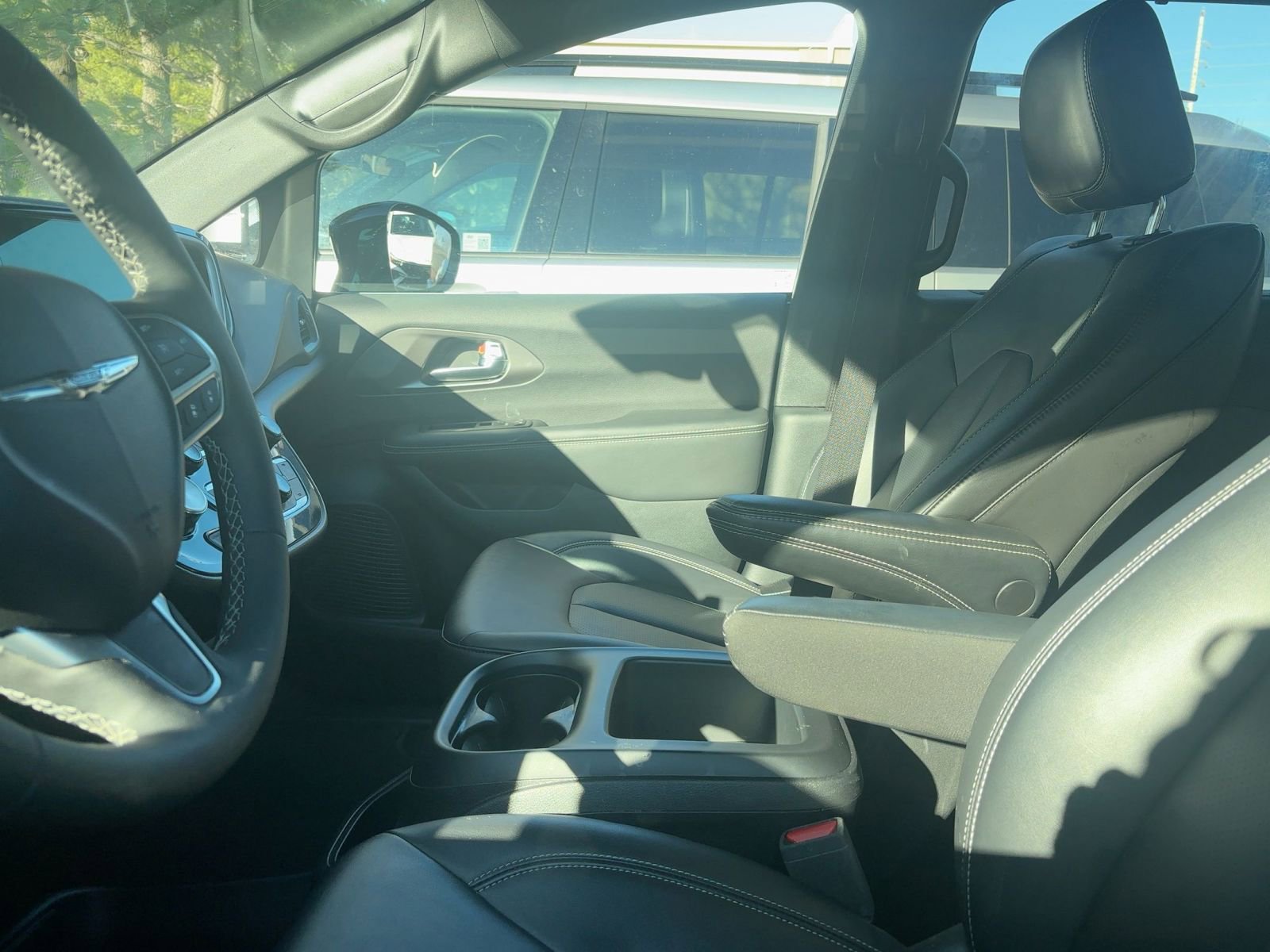 Thumbnail: 2025 Chrysler Pacifica - 10