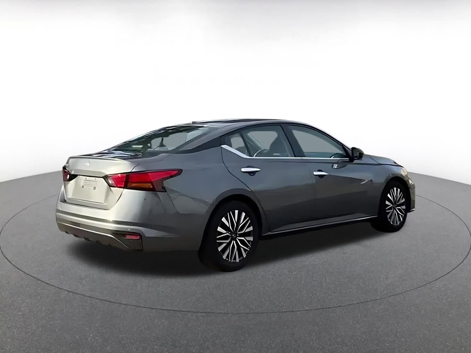 Thumbnail: 2025 Nissan Altima - 11