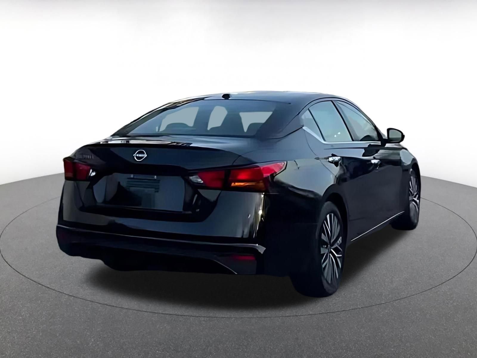 Thumbnail: 2025 Nissan Altima - 12