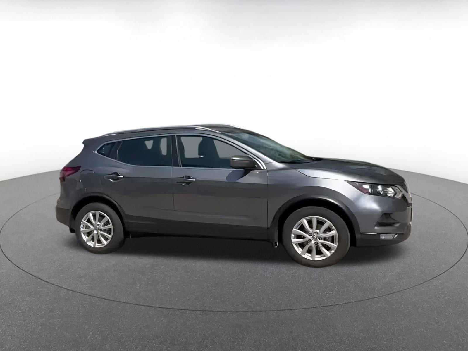Thumbnail: 2022 Nissan Rogue Sport - 2