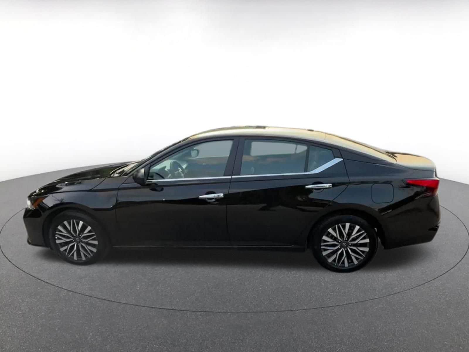 Thumbnail: 2025 Nissan Altima - 8