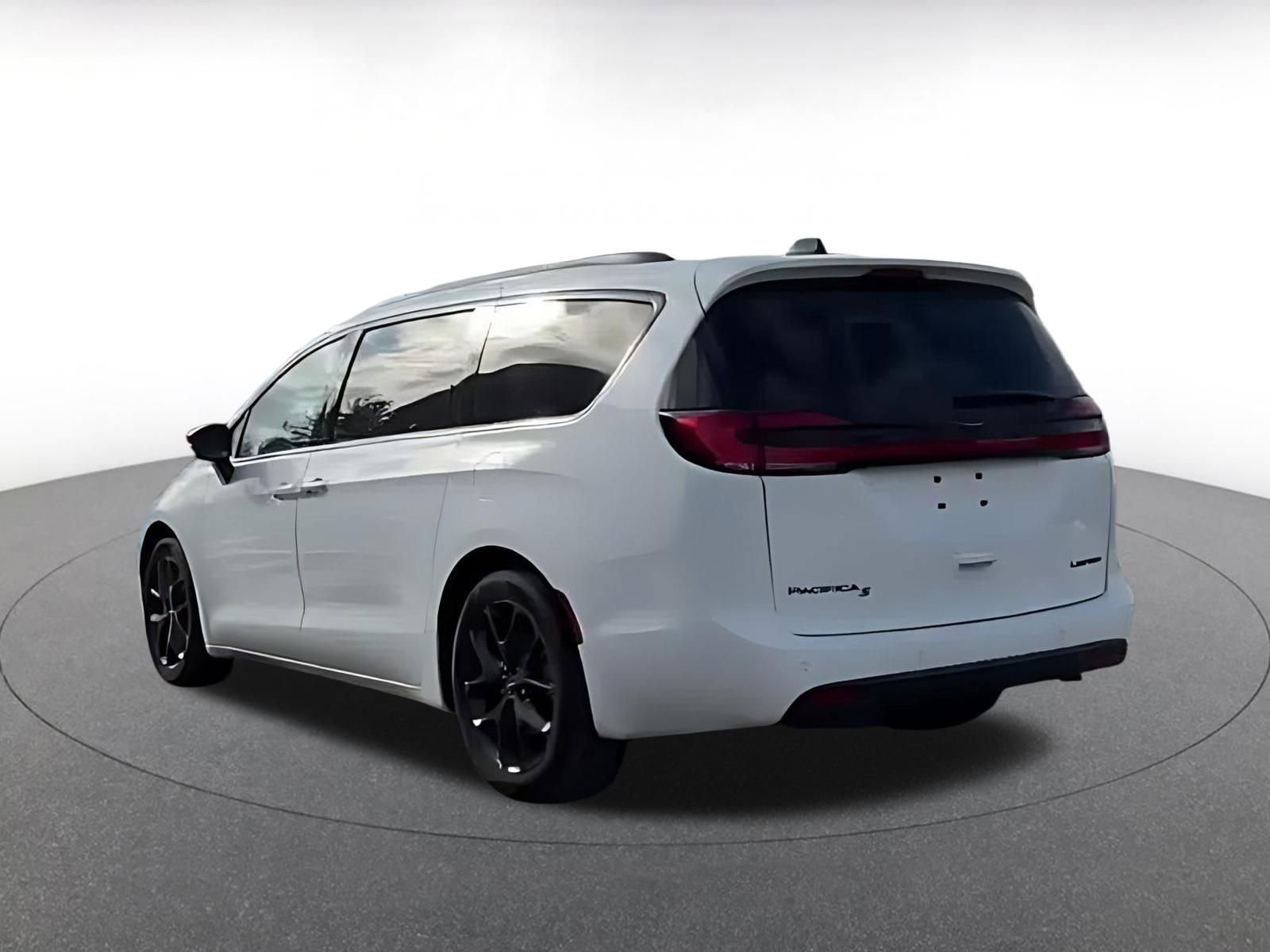 Thumbnail: 2025 Chrysler Pacifica - 11