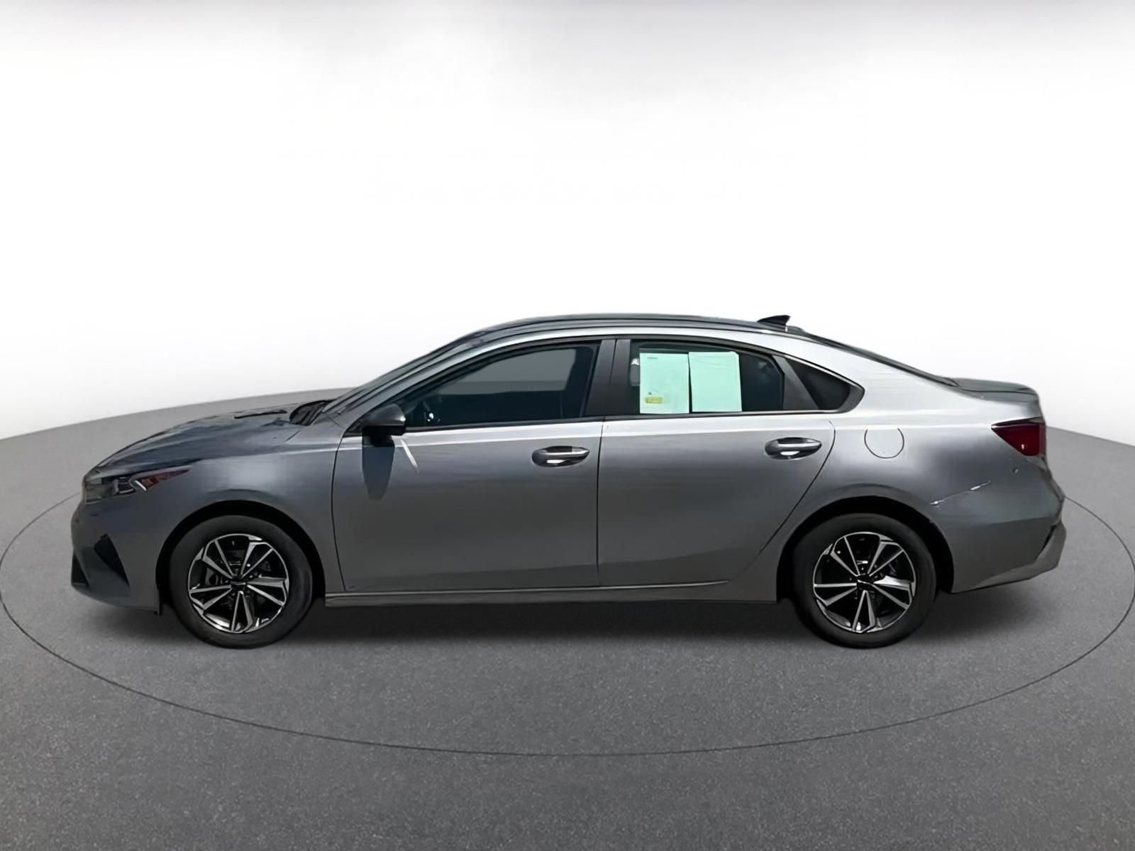 Thumbnail: 2024 Kia Forte - 7