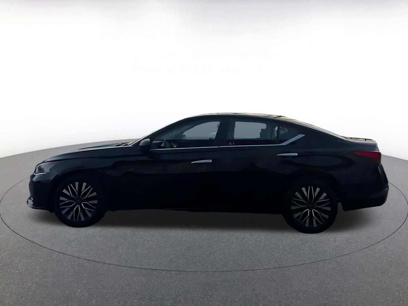 Thumbnail: 2025 Nissan Altima - 8