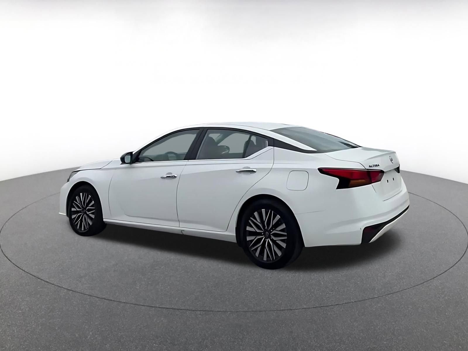 Thumbnail: 2025 Nissan Altima - 10