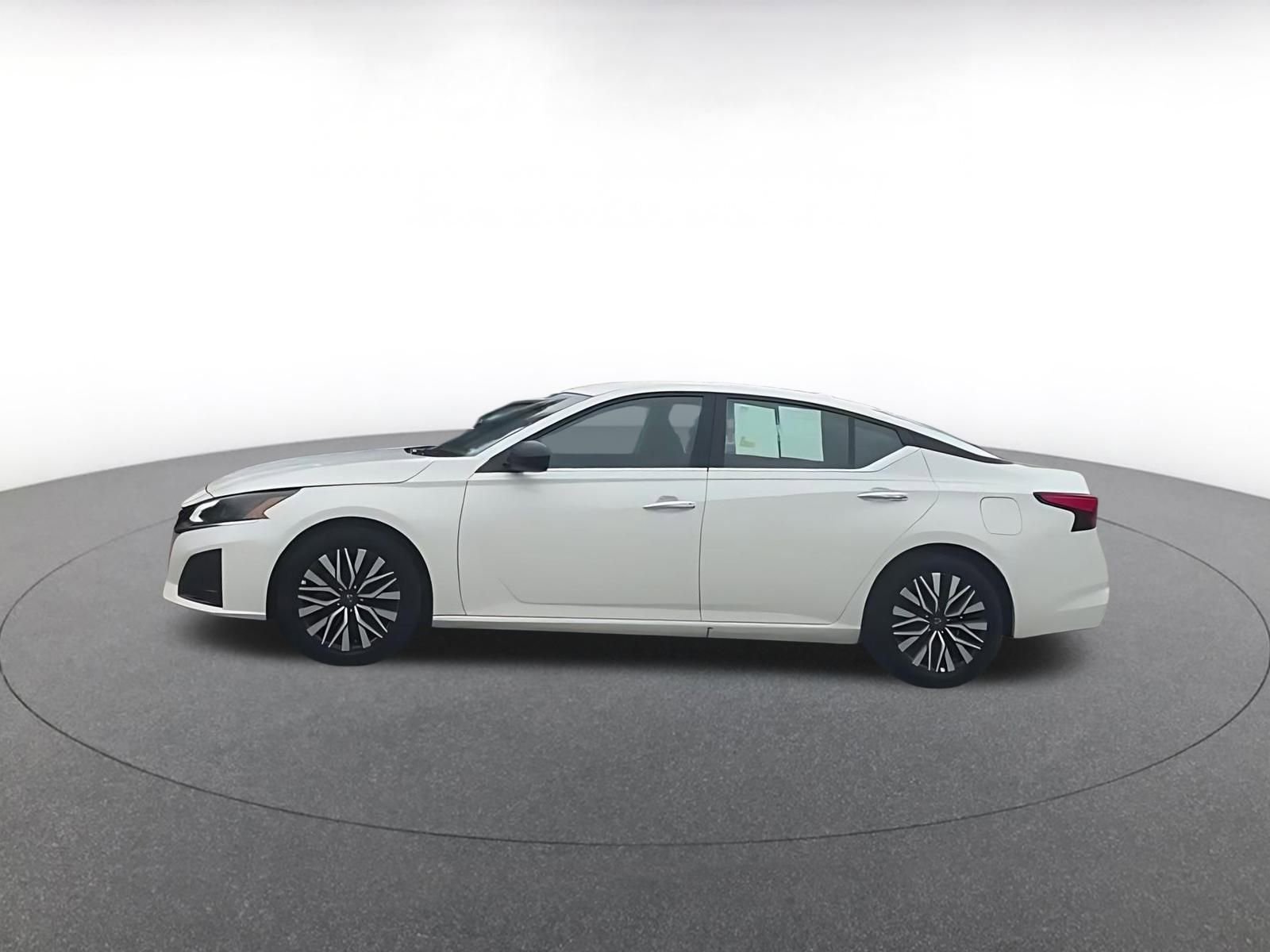 Thumbnail: 2025 Nissan Altima - 9