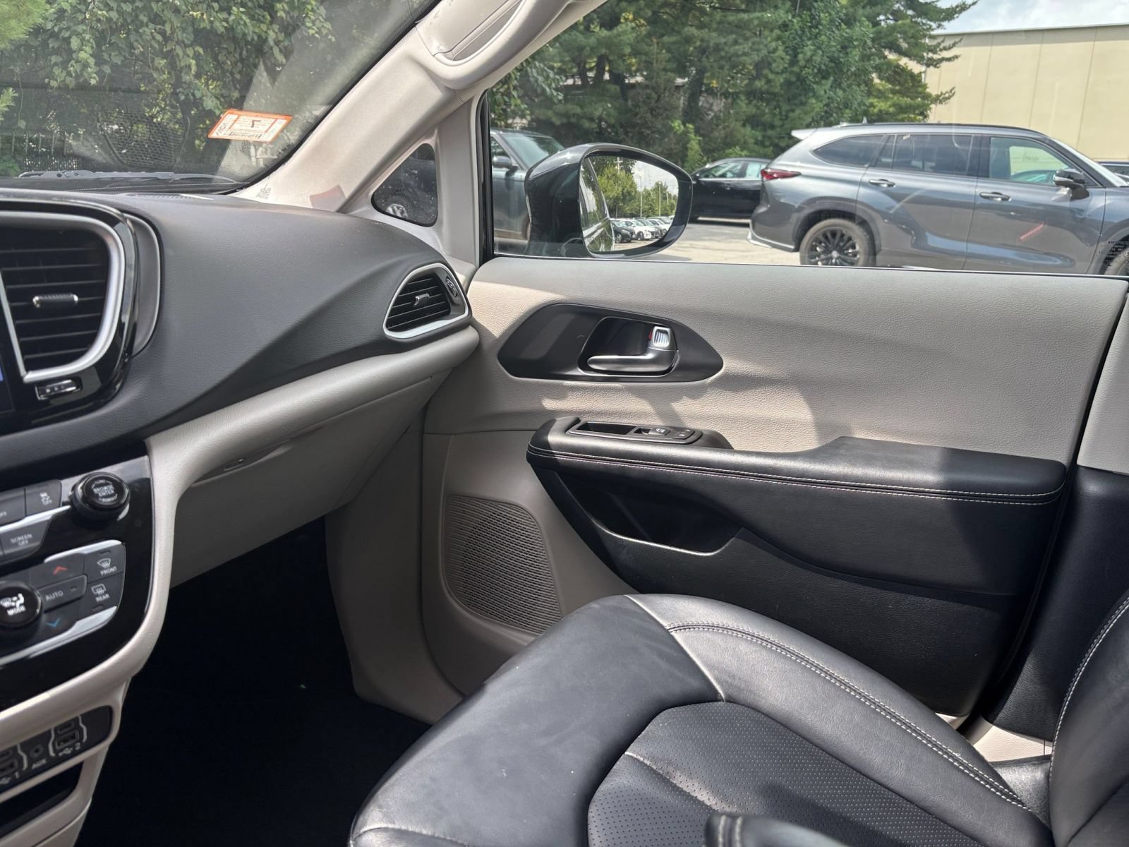 Thumbnail: 2024 Chrysler Pacifica - 35
