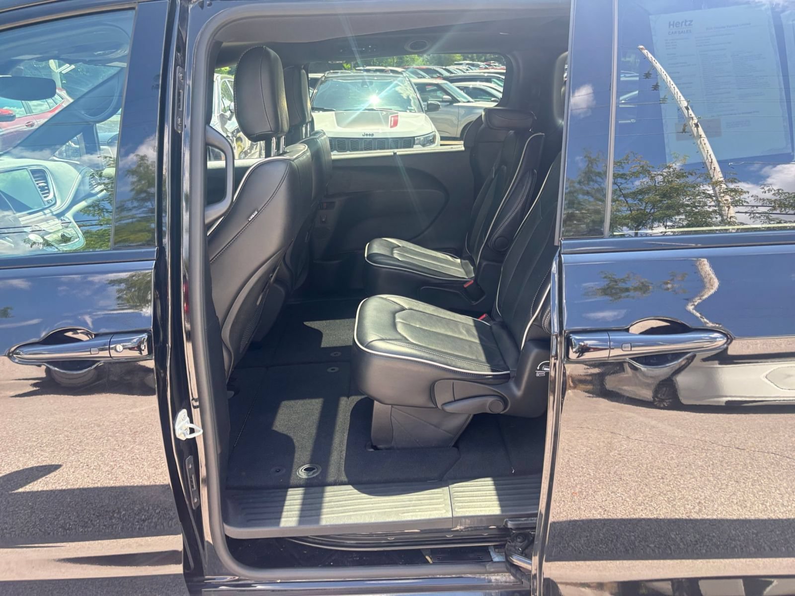Thumbnail: 2025 Chrysler Pacifica - 23