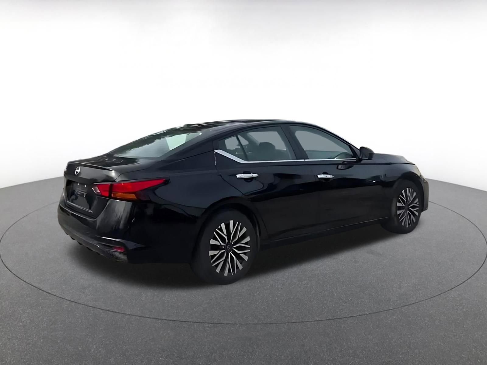 Thumbnail: 2025 Nissan Altima - 15