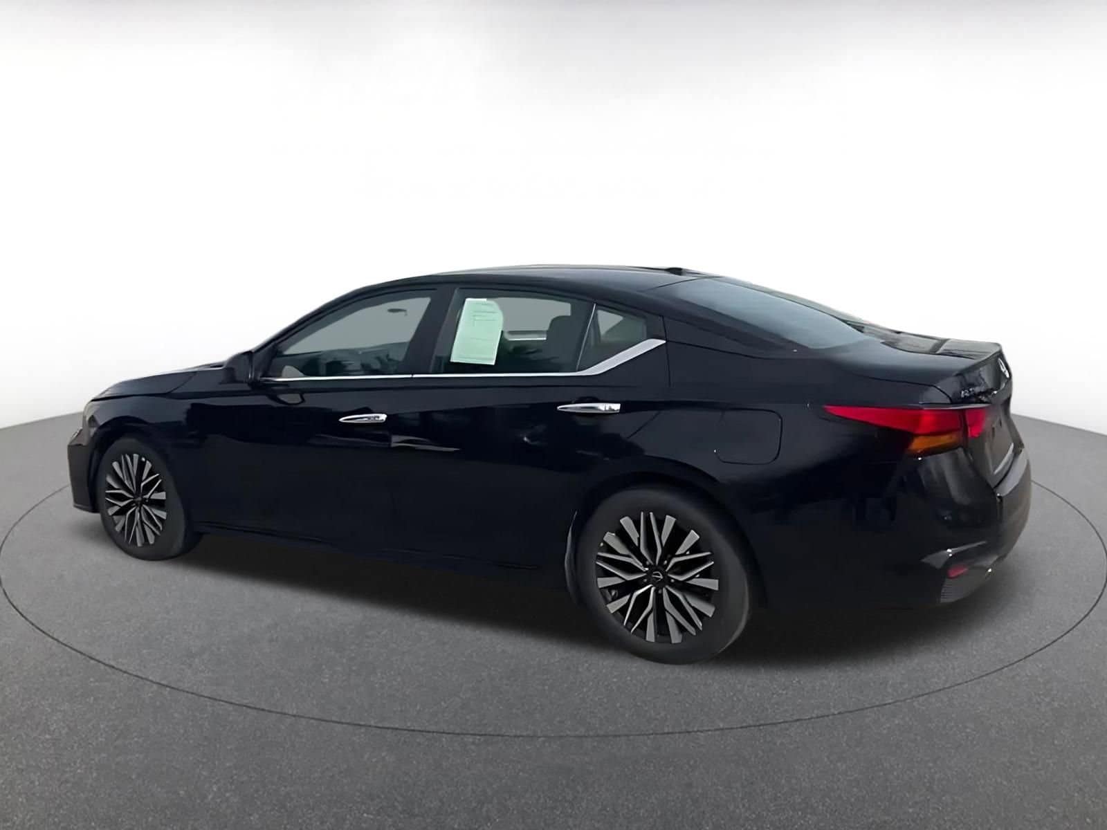 Thumbnail: 2025 Nissan Altima - 10