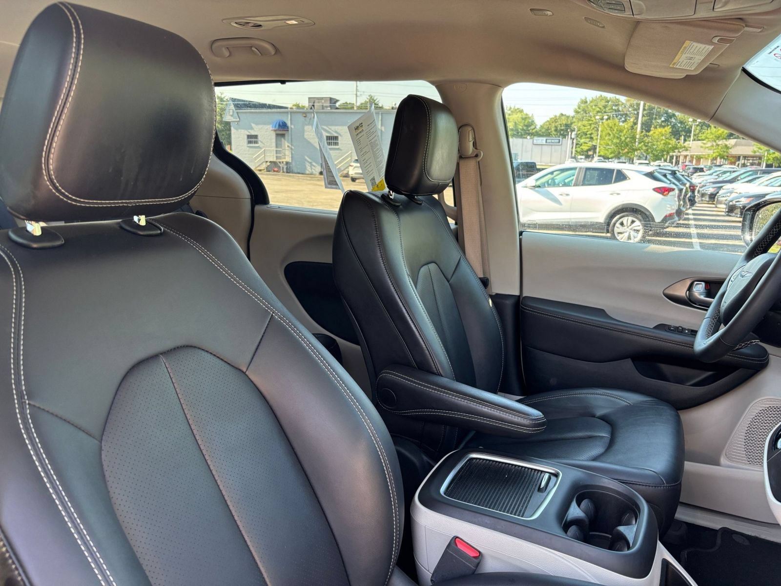 Thumbnail: 2024 Chrysler Pacifica - 32