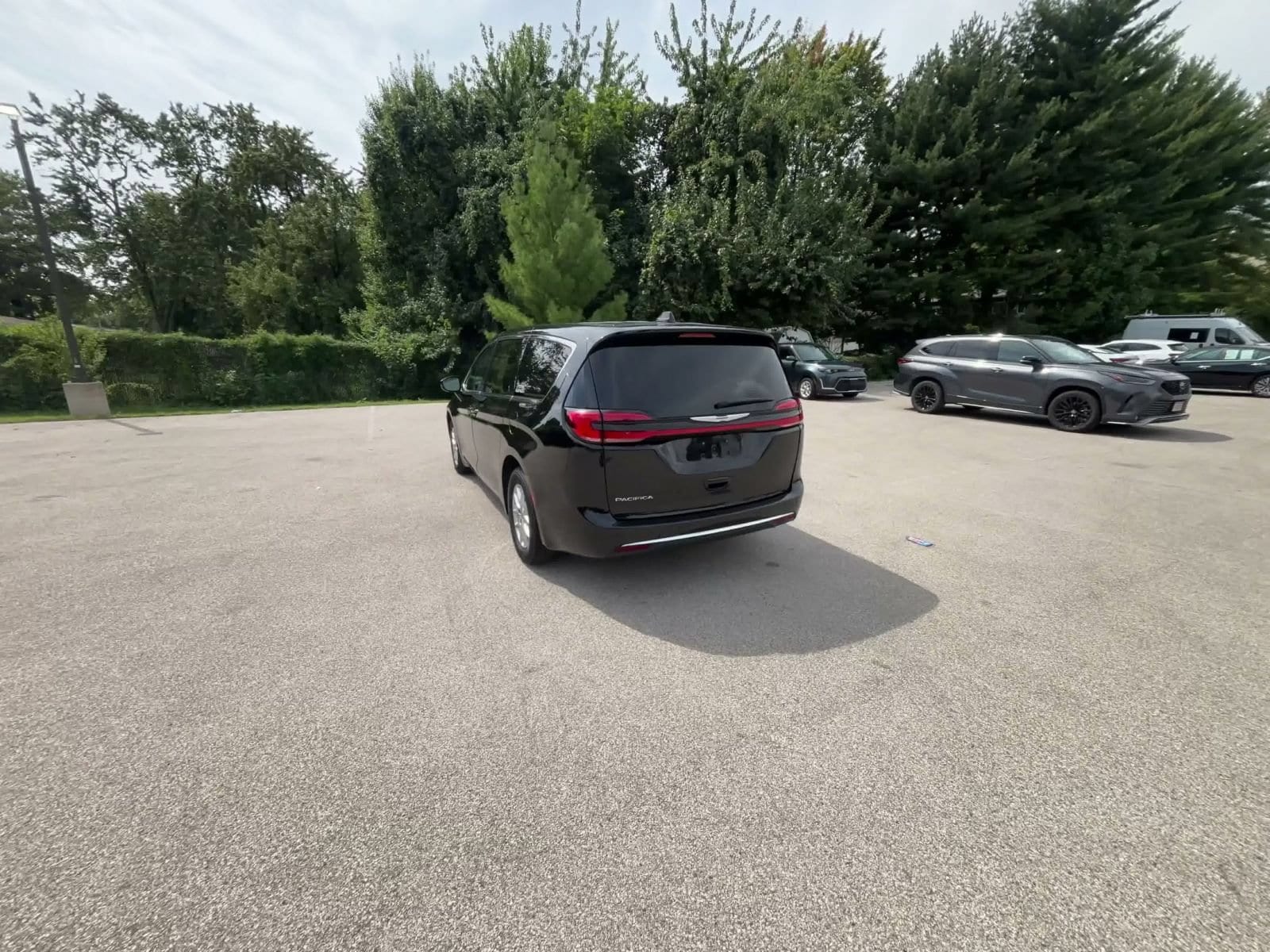 Thumbnail: 2024 Chrysler Pacifica - 10