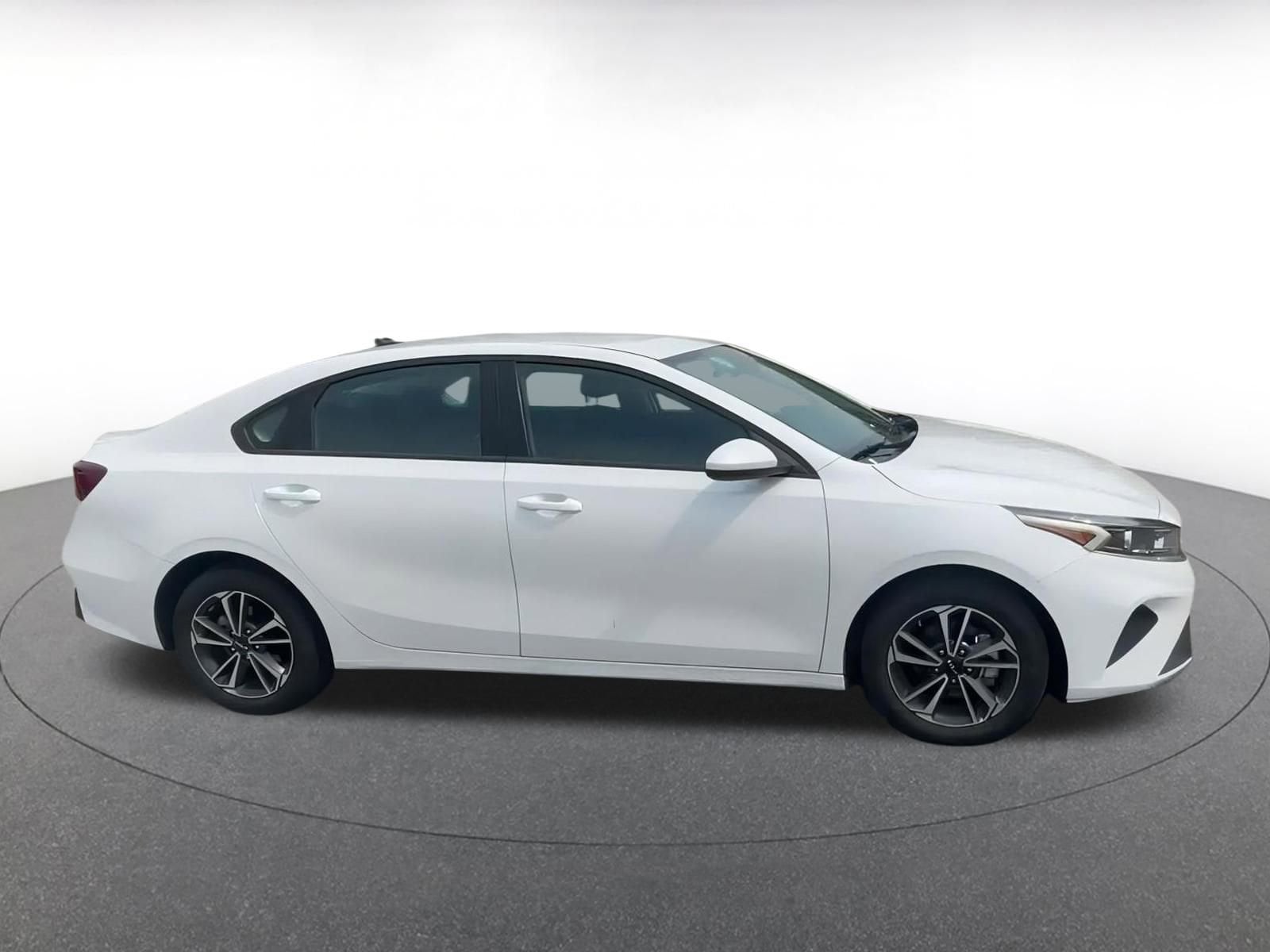 2024 Kia Forte LXS 16