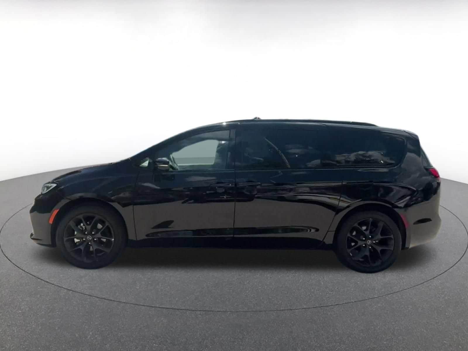 Thumbnail: 2025 Chrysler Pacifica - 7