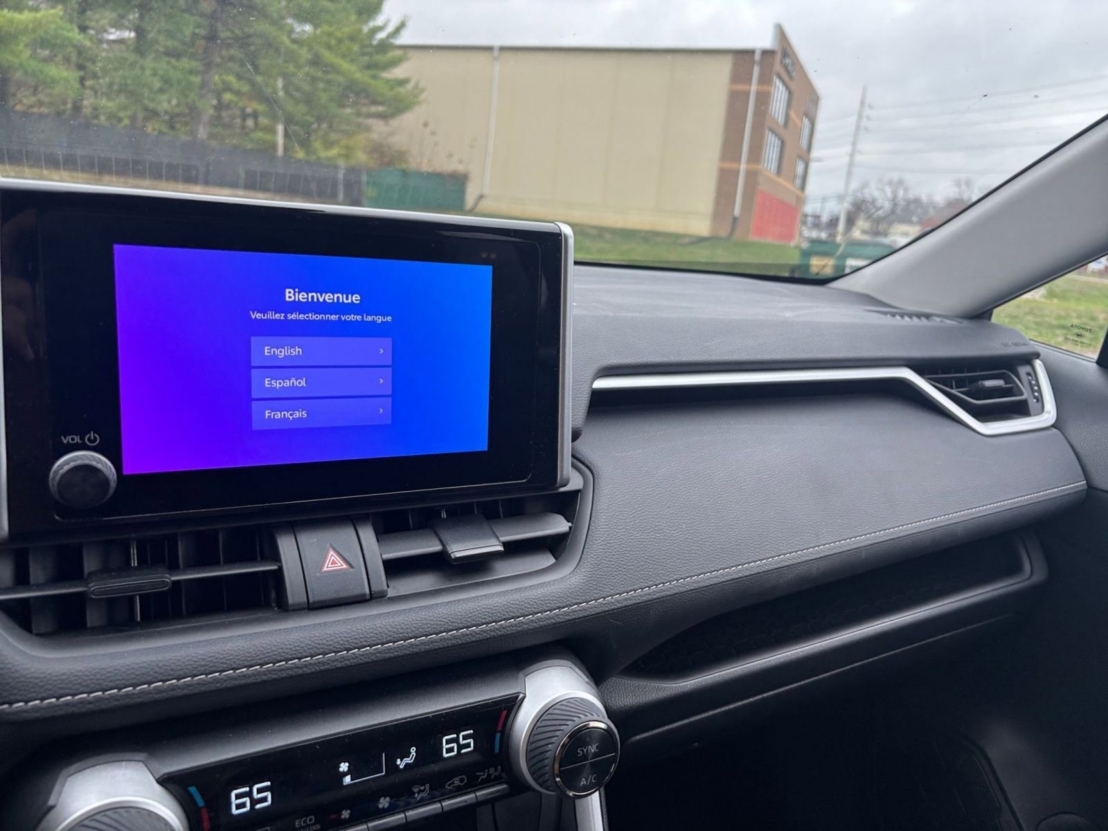 Thumbnail: 2025 Toyota RAV4 - 33