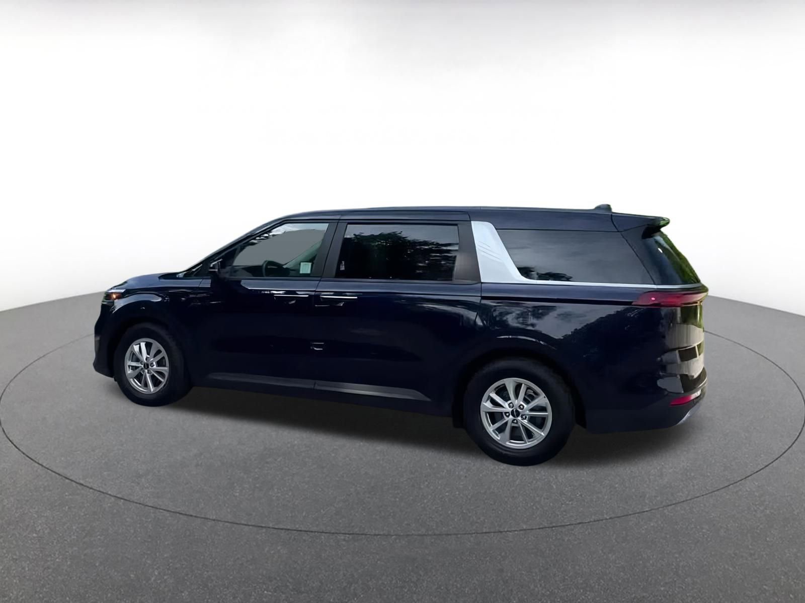 Thumbnail: 2024 Kia Carnival - 5
