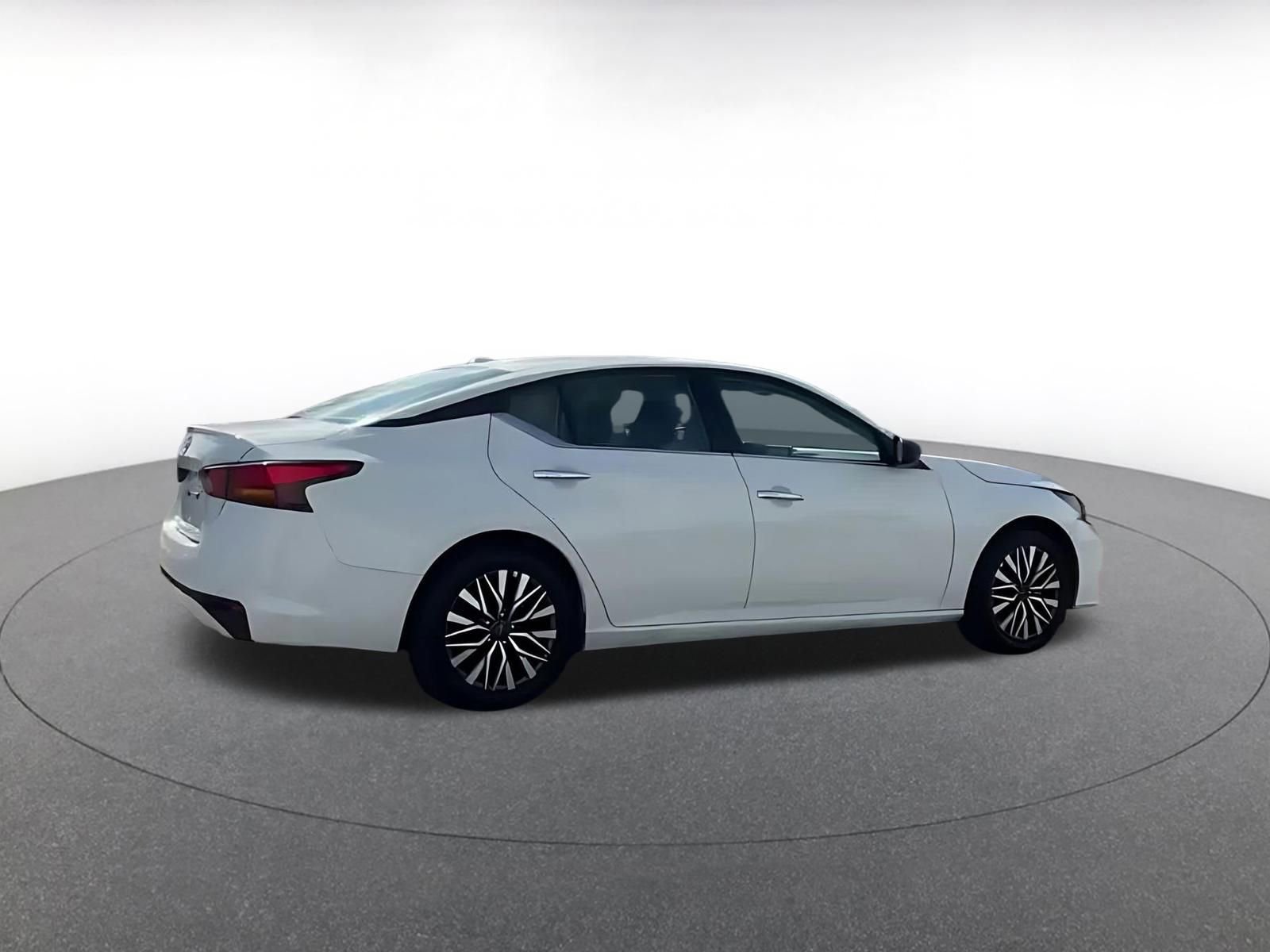 Thumbnail: 2025 Nissan Altima - 8