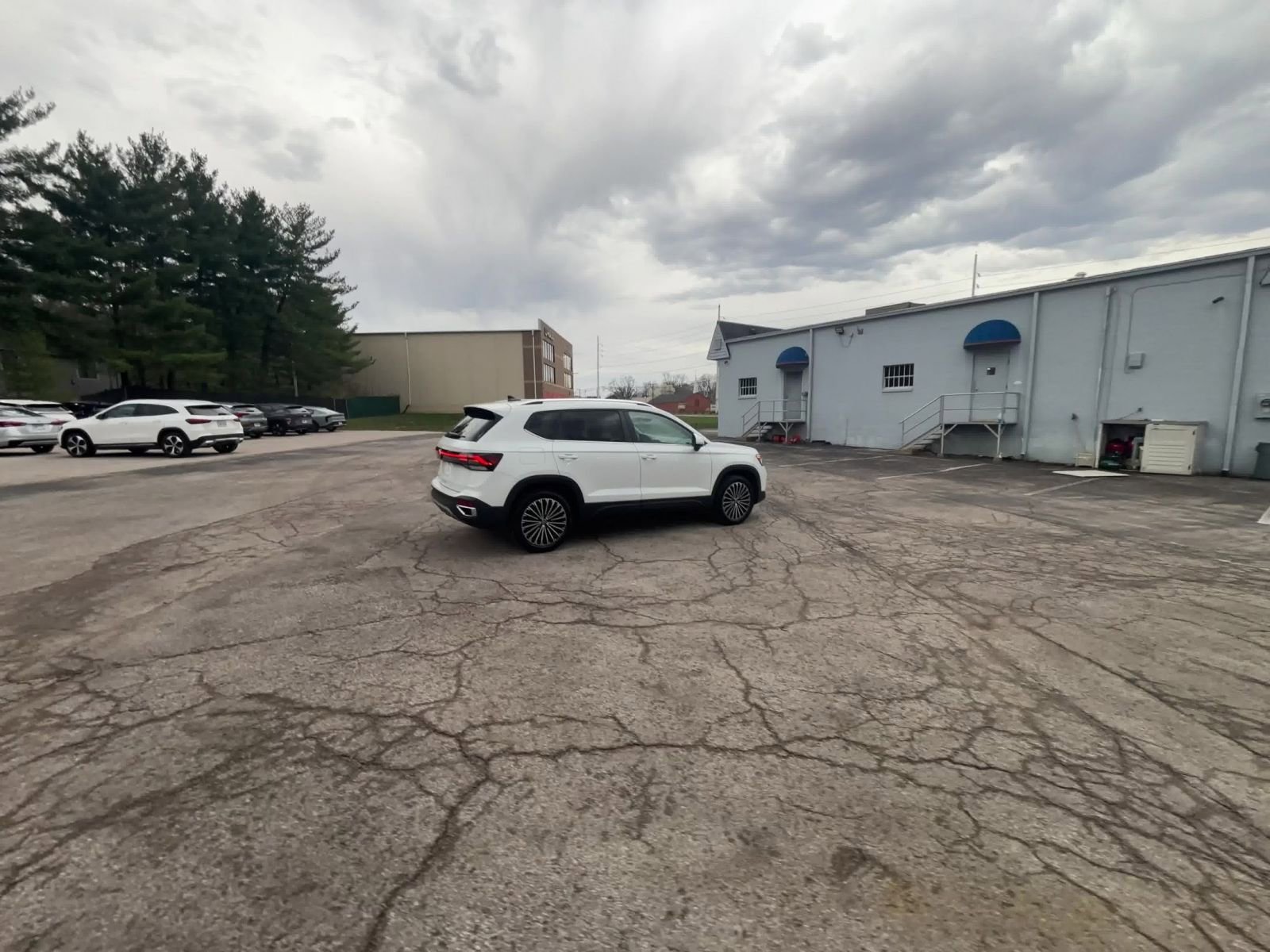 Thumbnail: 2025 Volkswagen Taos - 14