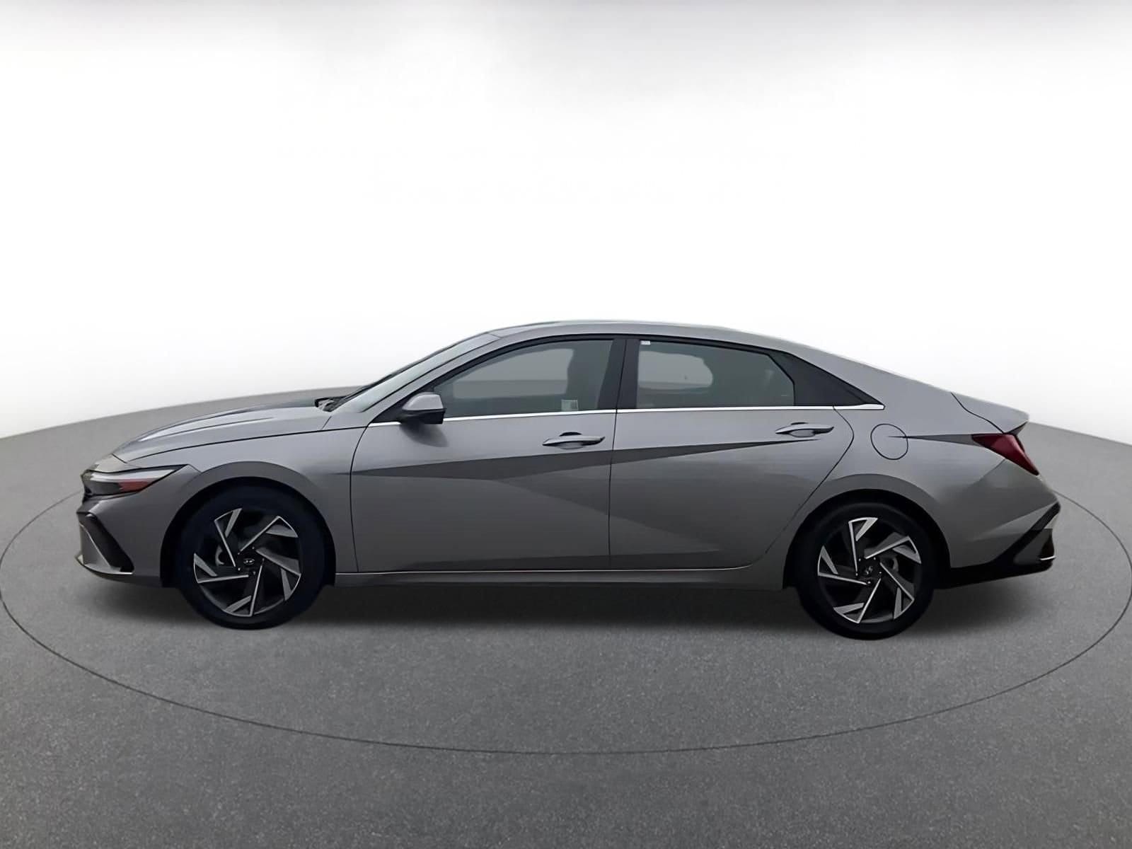Thumbnail: 2025 Hyundai Elantra - 10