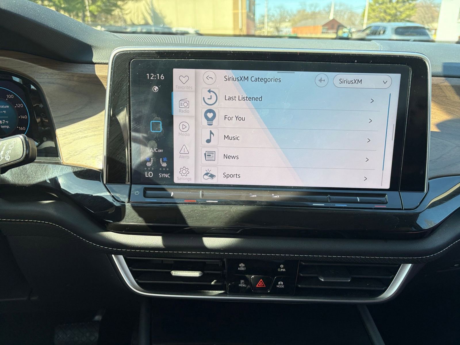 Thumbnail: 2025 Volkswagen Atlas - 17