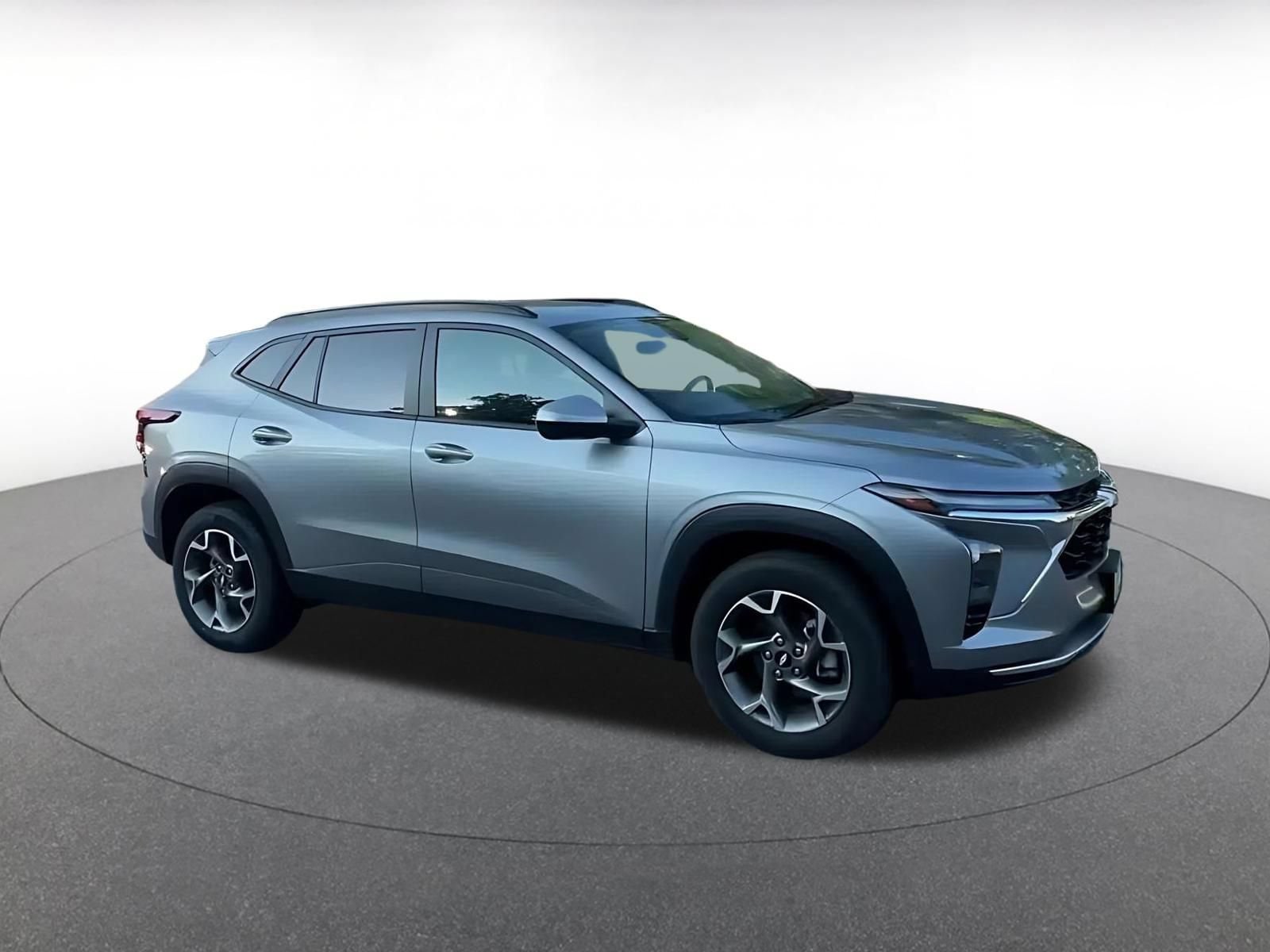 Thumbnail: 2025 Chevrolet Trax - 2