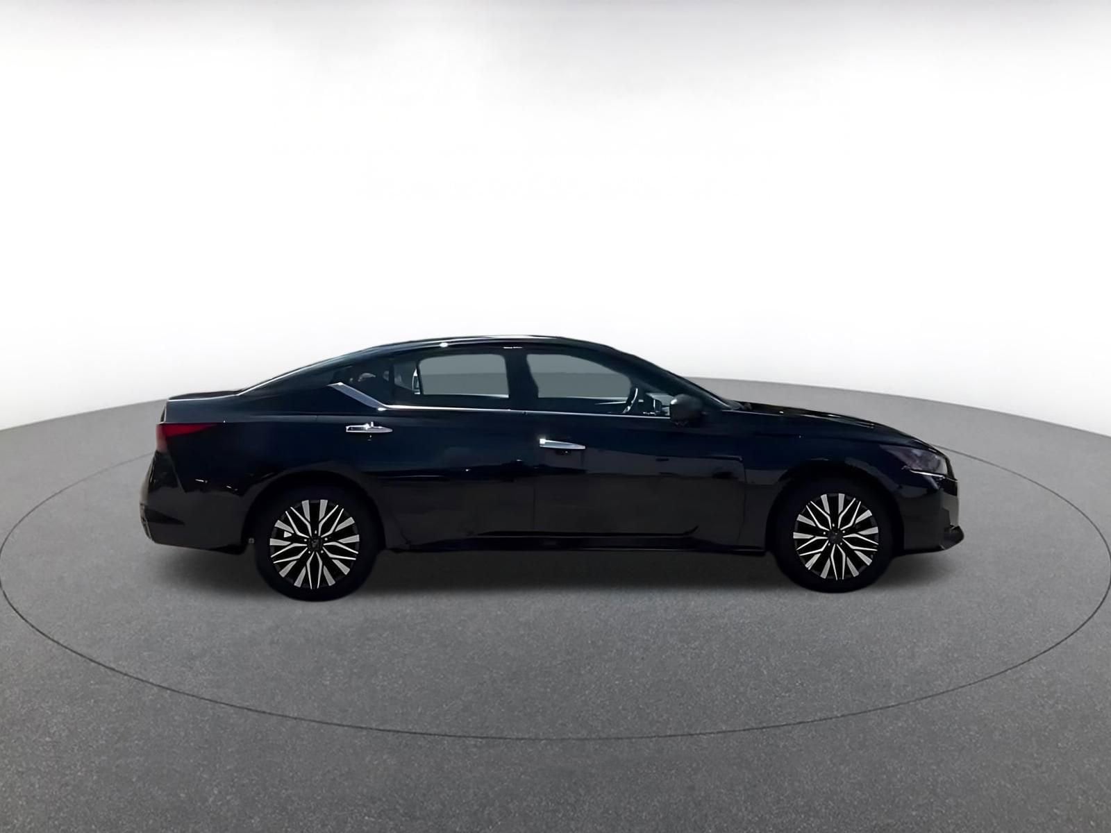 Thumbnail: 2025 Nissan Altima - 11