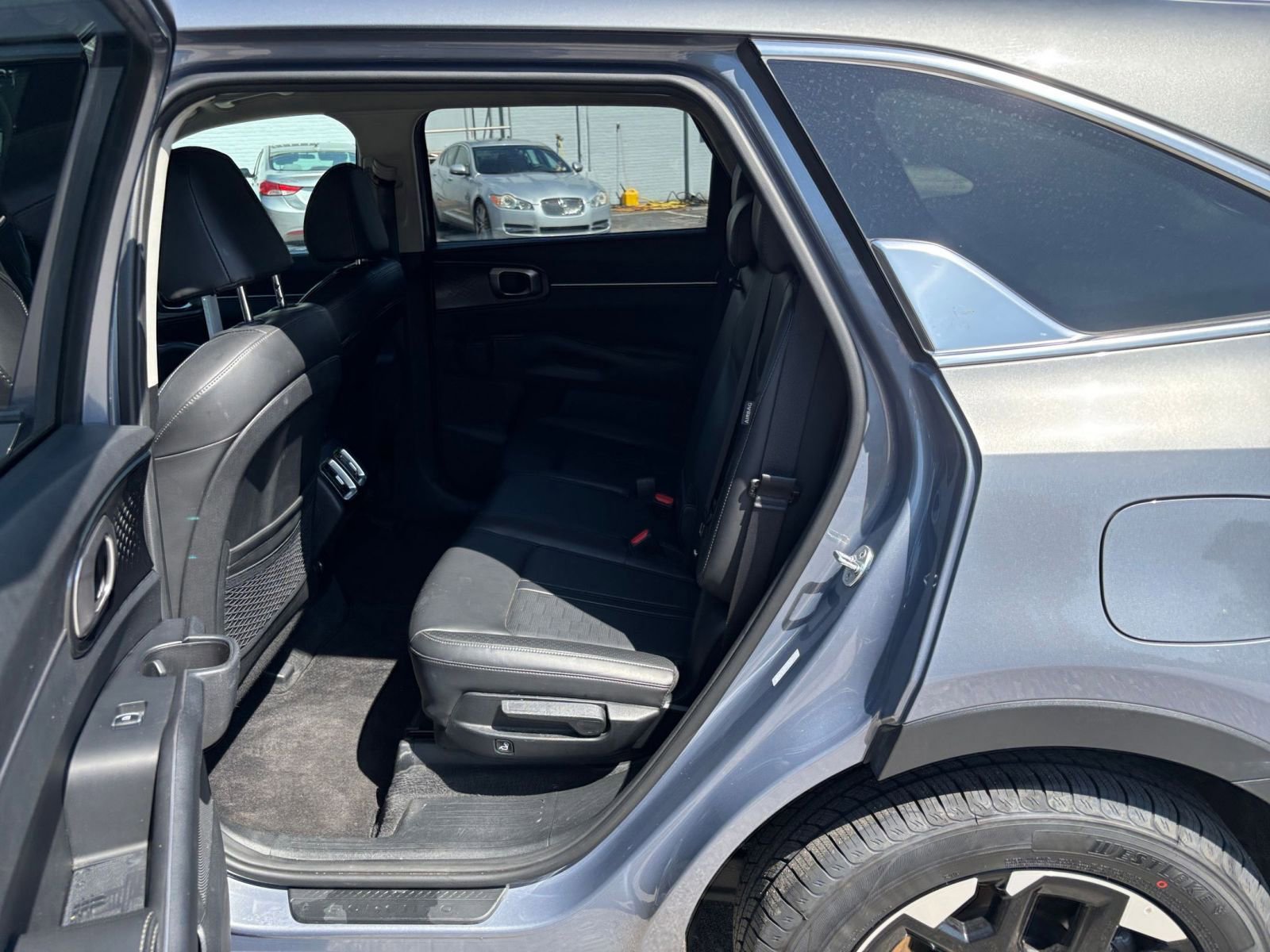 2024 Kia Sorento S 23