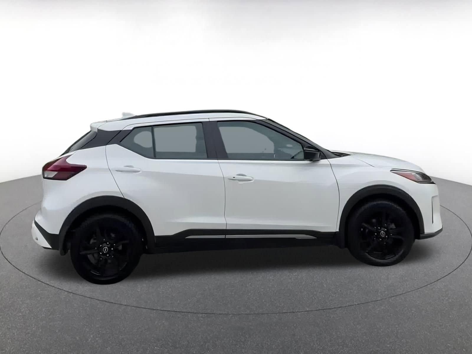 Thumbnail: 2023 Nissan Kicks - 16