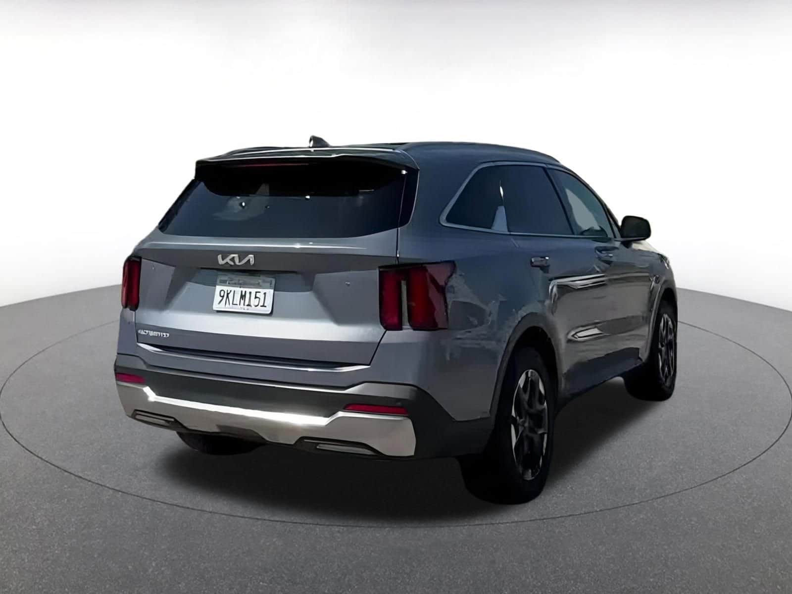2024 Kia Sorento S 12