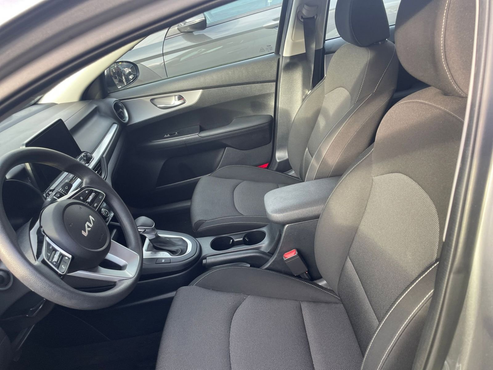 Thumbnail: 2024 Kia Forte - 24