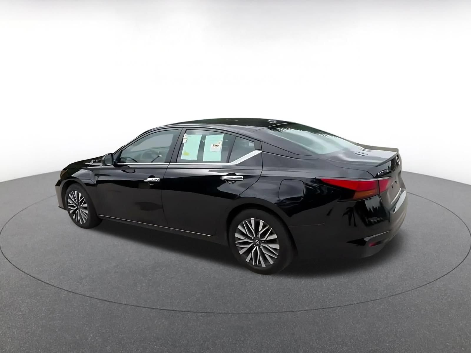 Thumbnail: 2025 Nissan Altima - 9