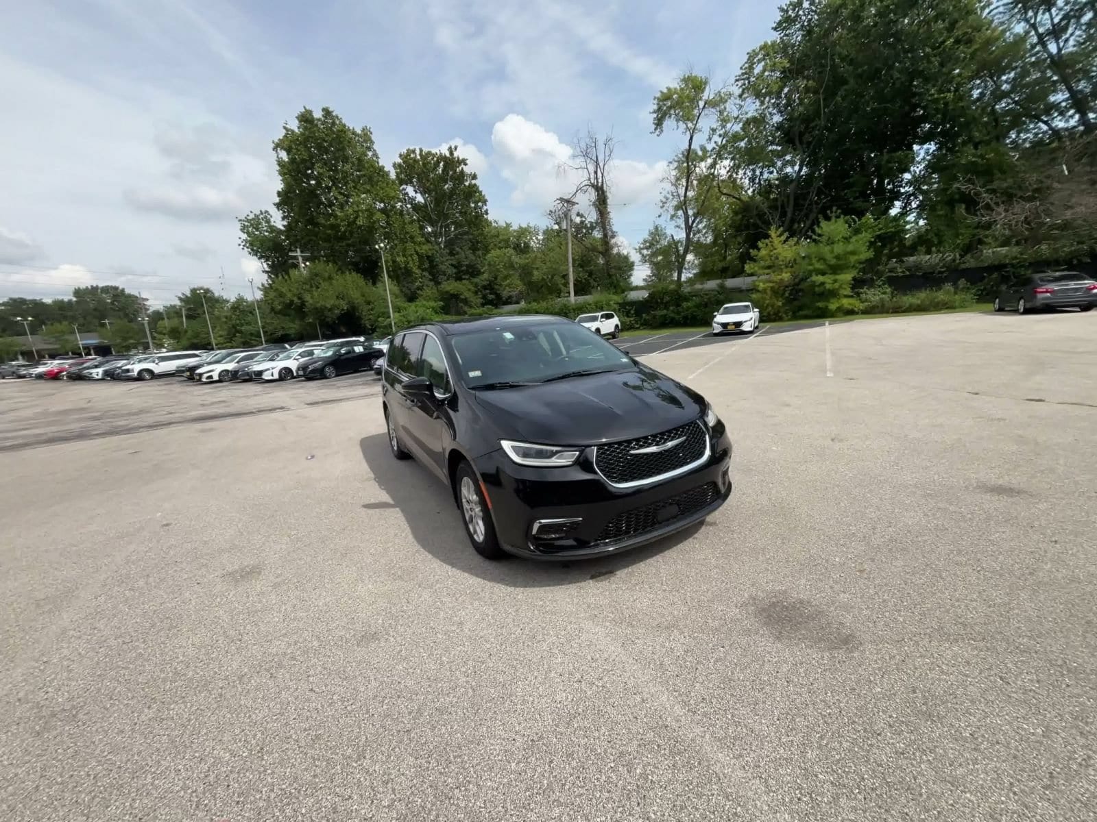 Thumbnail: 2024 Chrysler Pacifica - 3