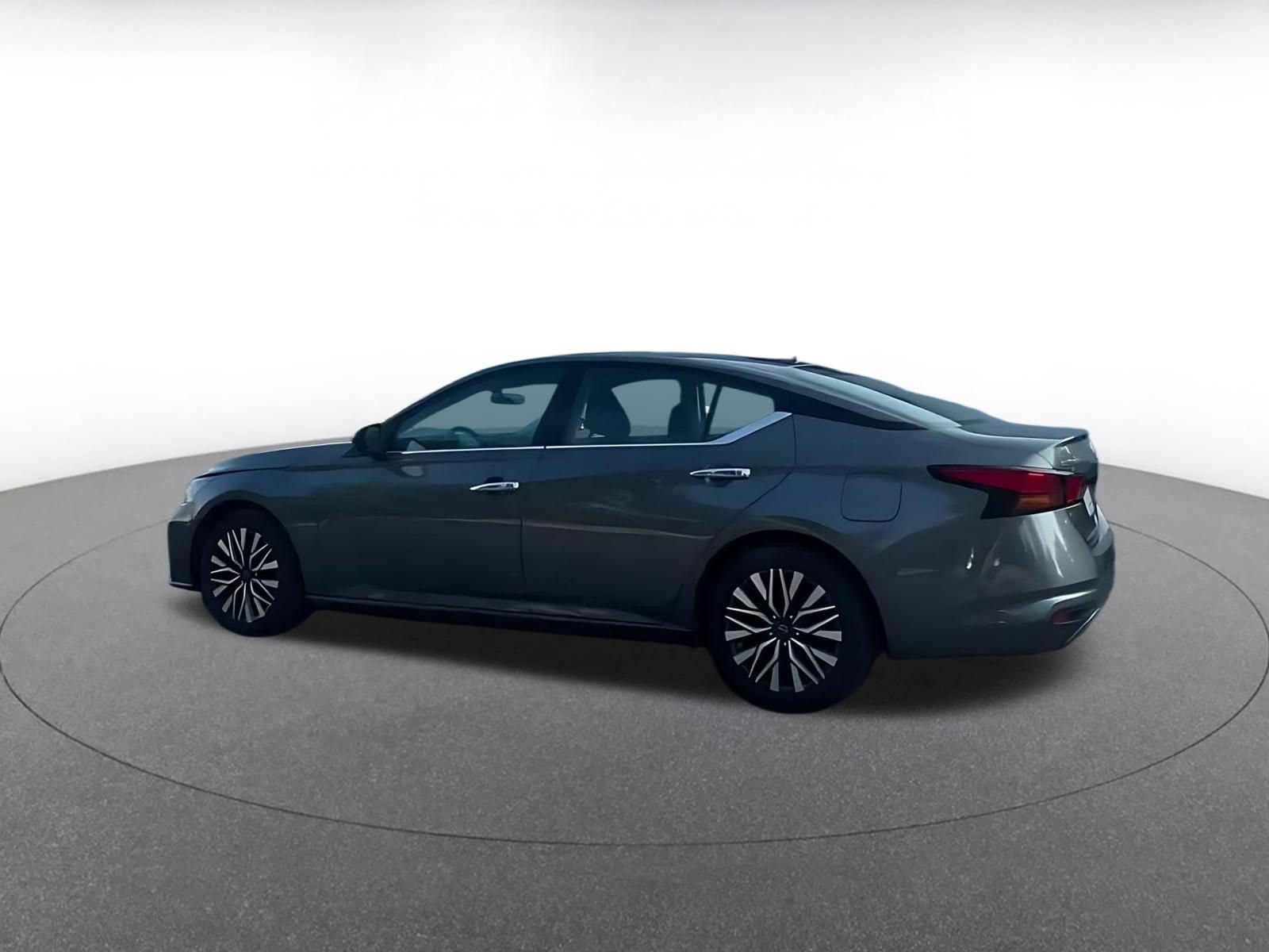 Thumbnail: 2025 Nissan Altima - 10