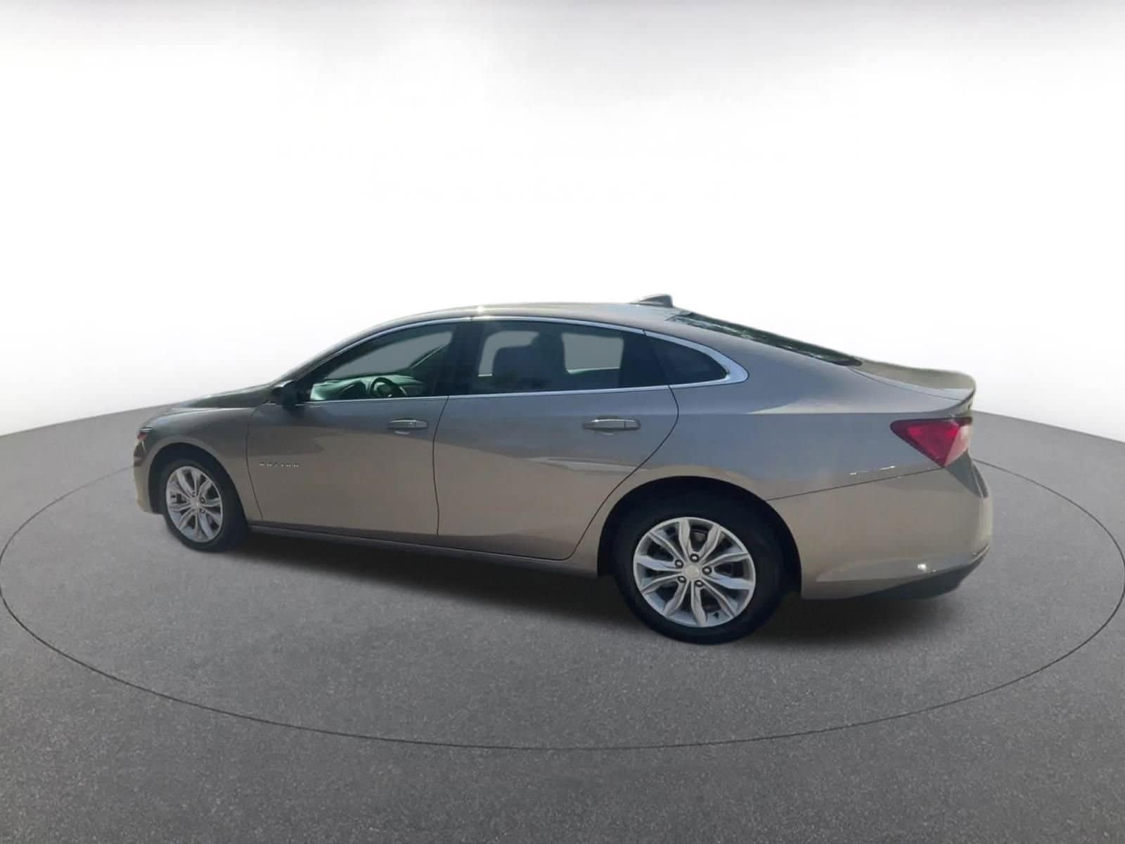 Thumbnail: 2024 Chevrolet Malibu - 10