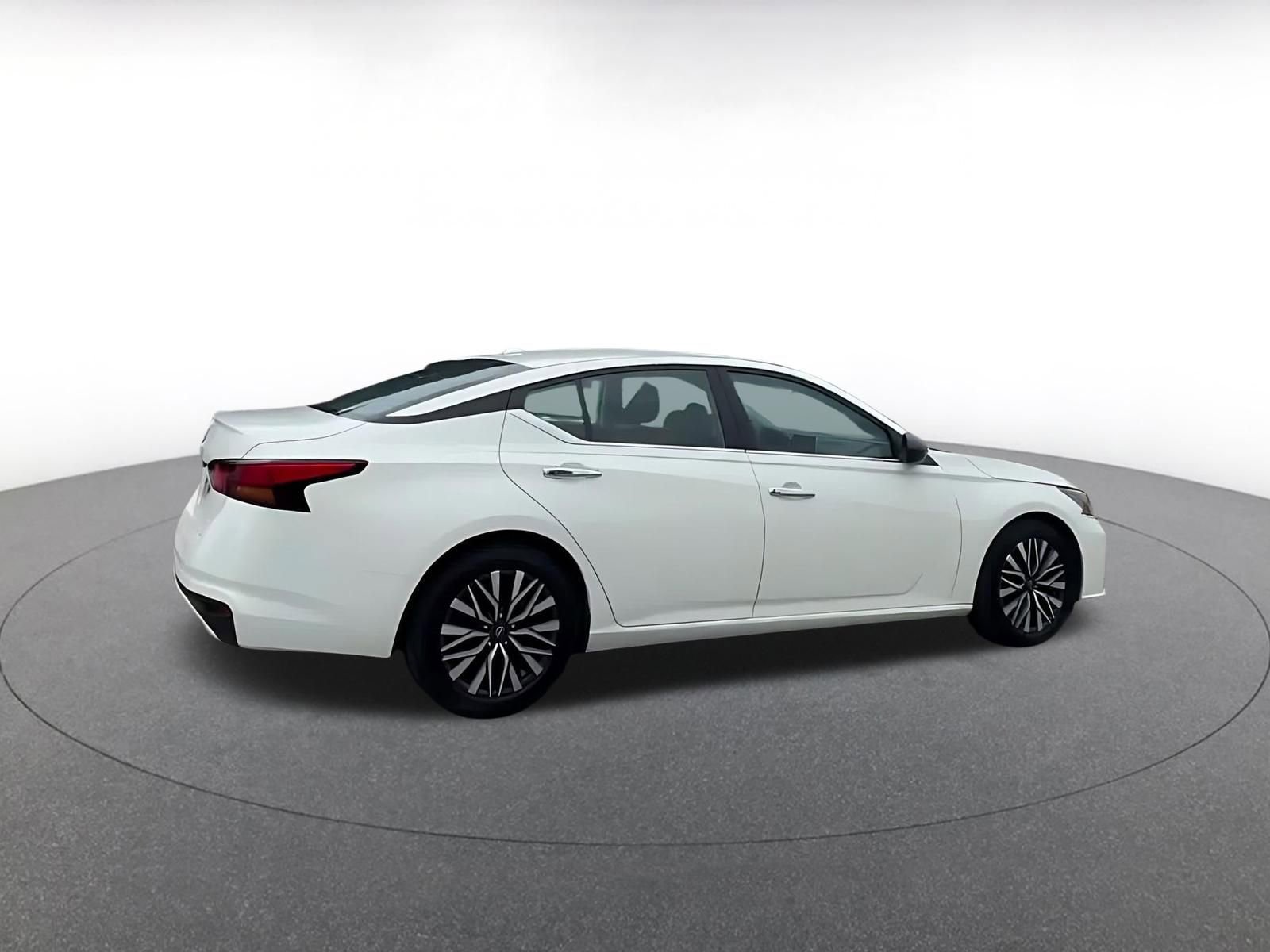 Thumbnail: 2025 Nissan Altima - 15