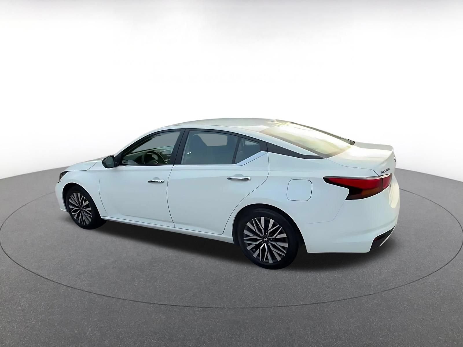 Thumbnail: 2025 Nissan Altima - 10