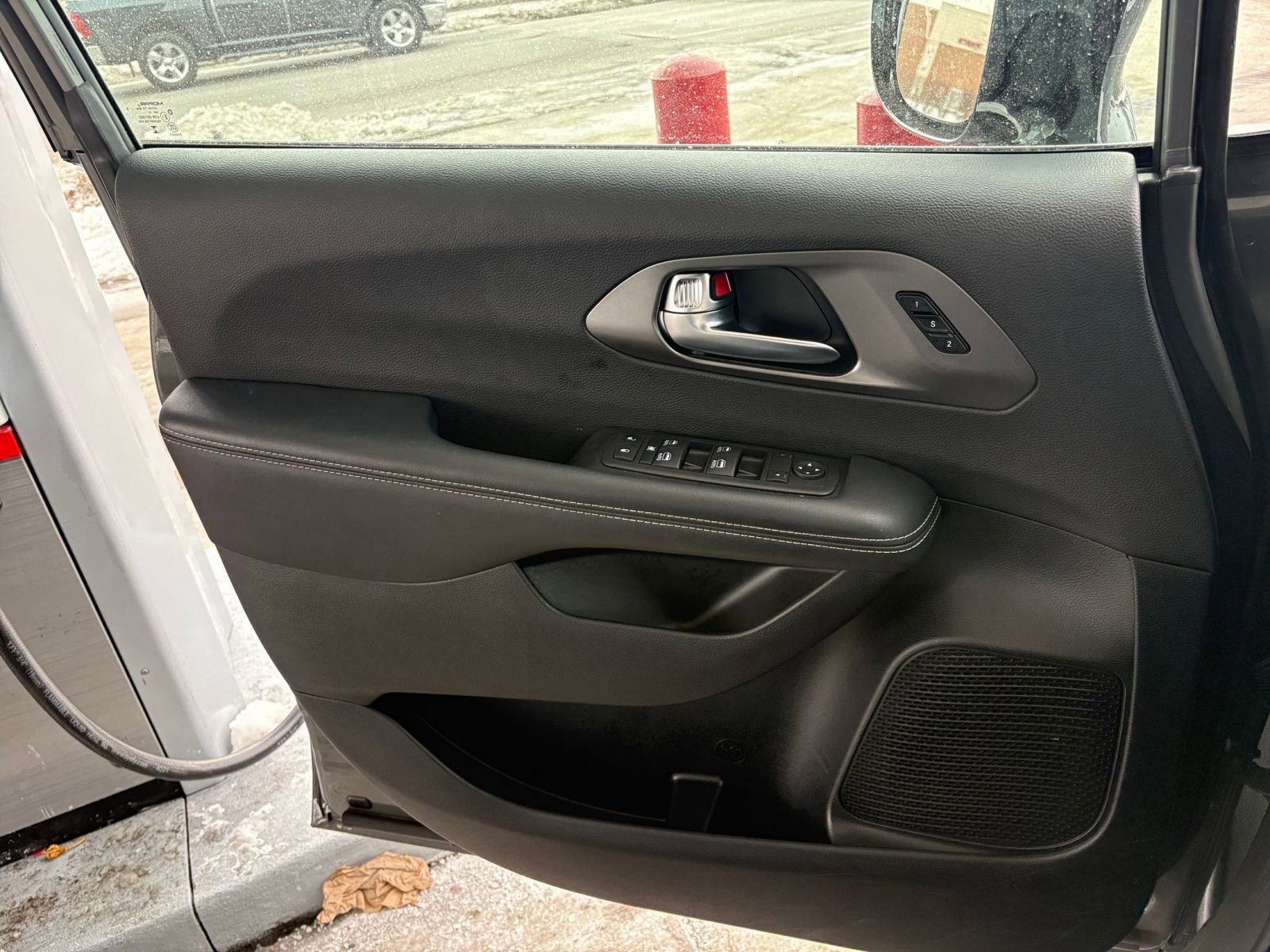 Thumbnail: 2025 Chrysler Pacifica - 20