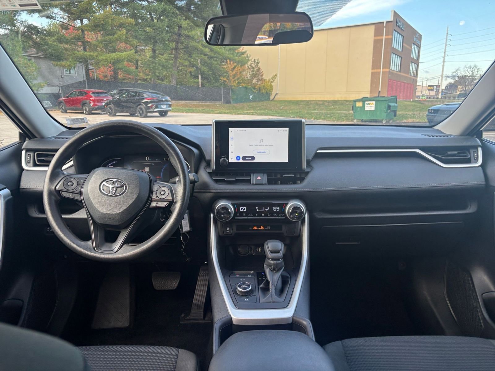 Thumbnail: 2025 Toyota RAV4 - 31