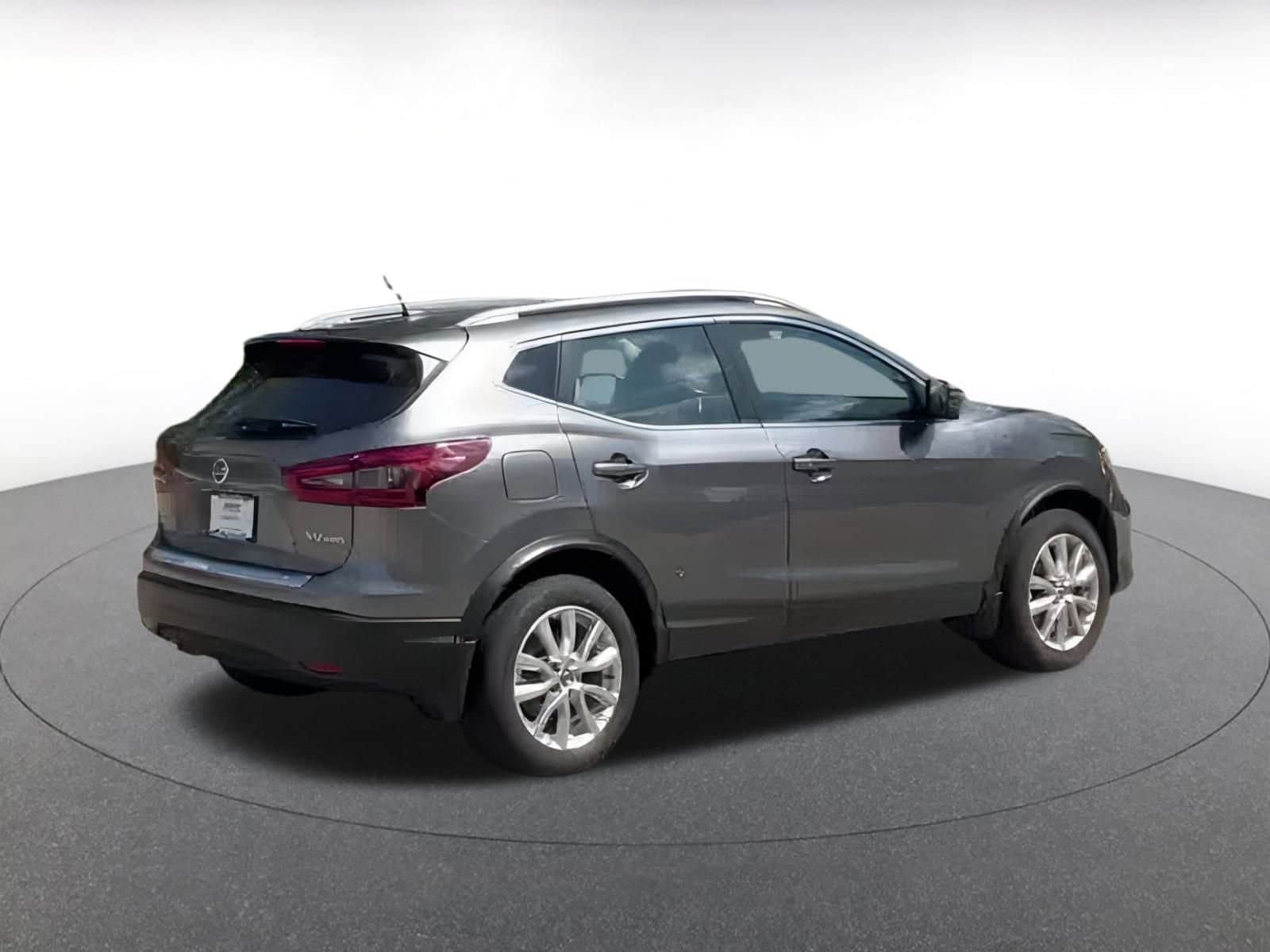 Thumbnail: 2022 Nissan Rogue Sport - 12