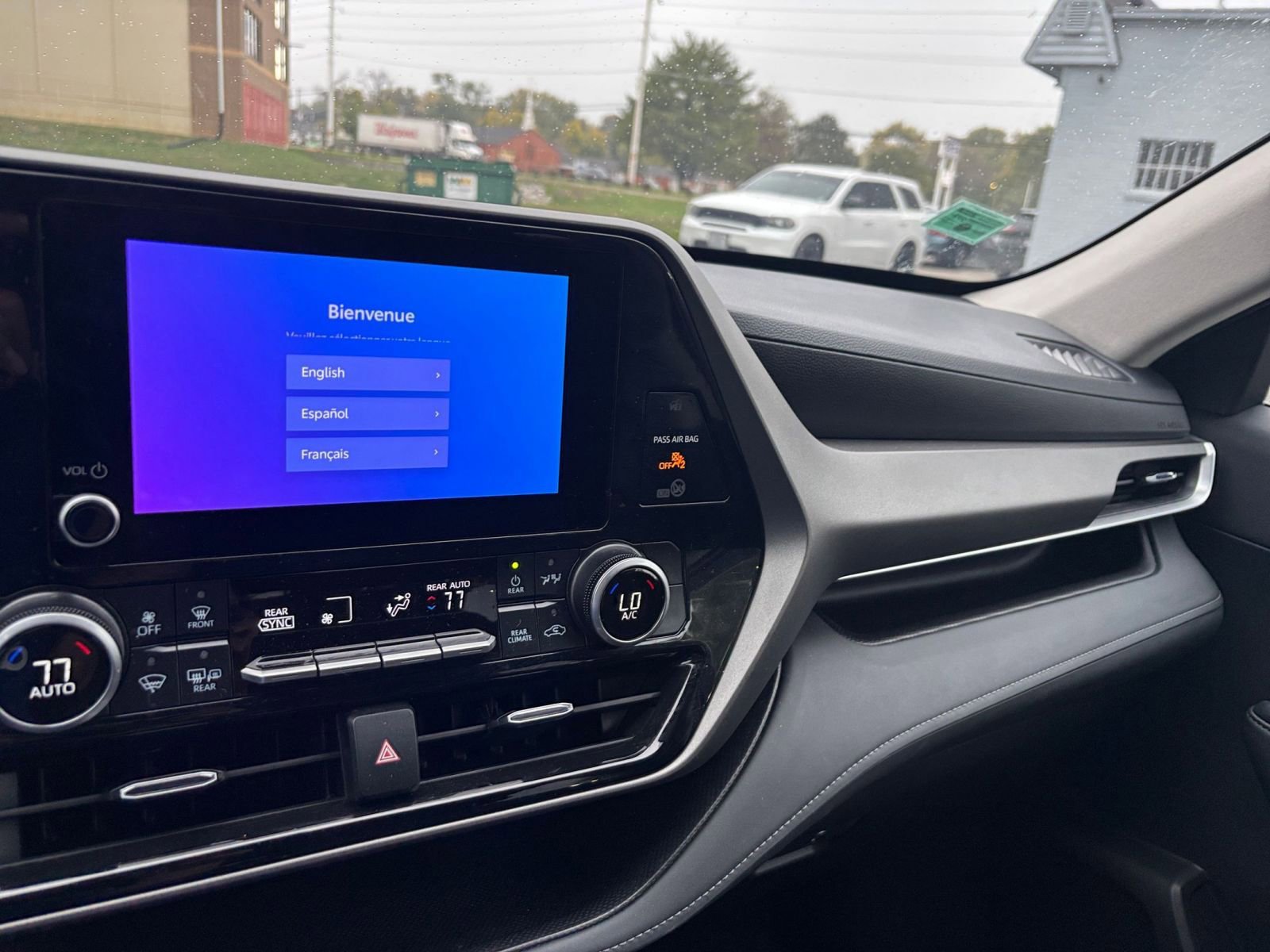 Thumbnail: 2025 Toyota Highlander - 33