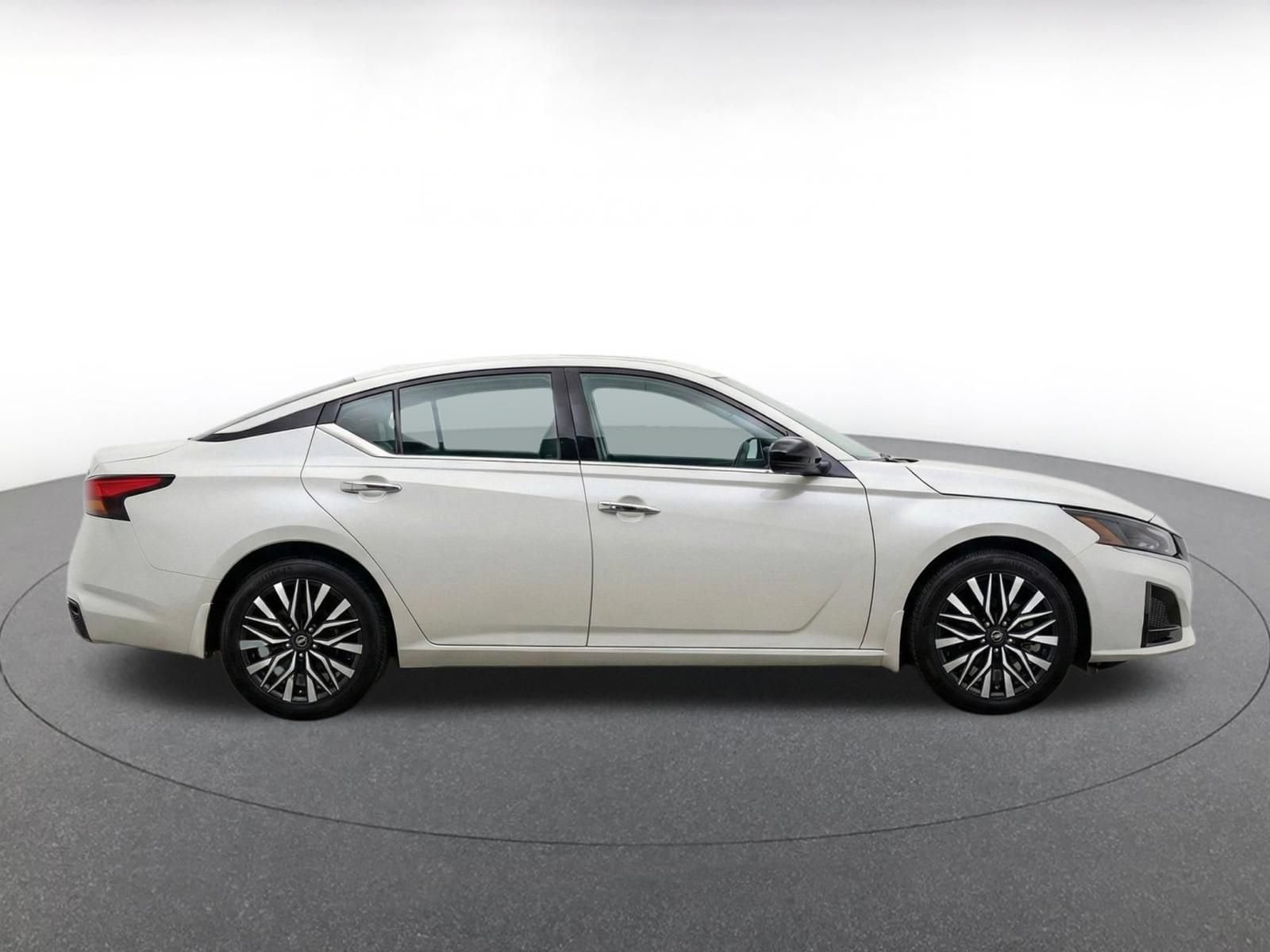 Thumbnail: 2025 Nissan Altima - 10
