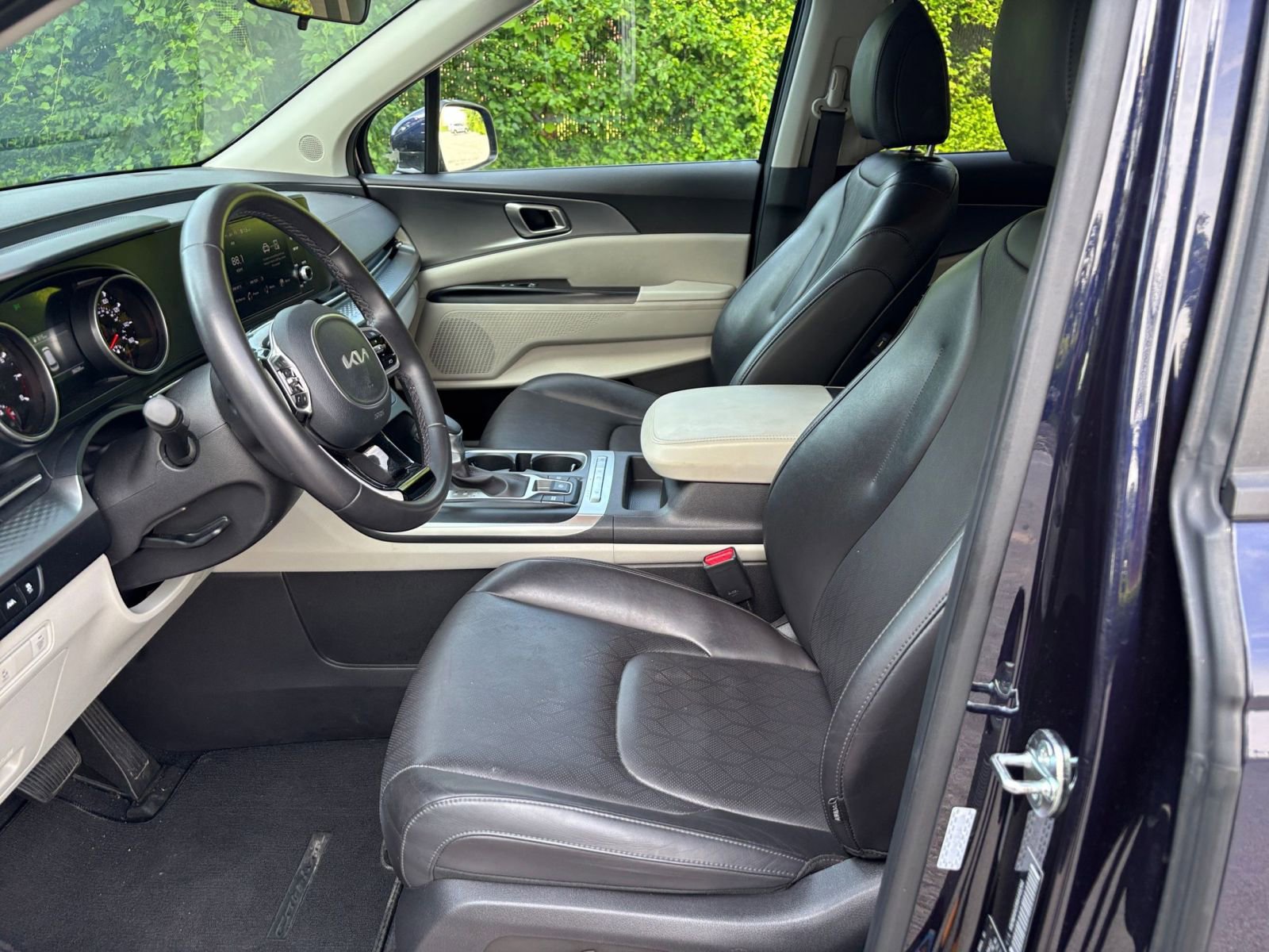 Thumbnail: 2024 Kia Carnival - 25