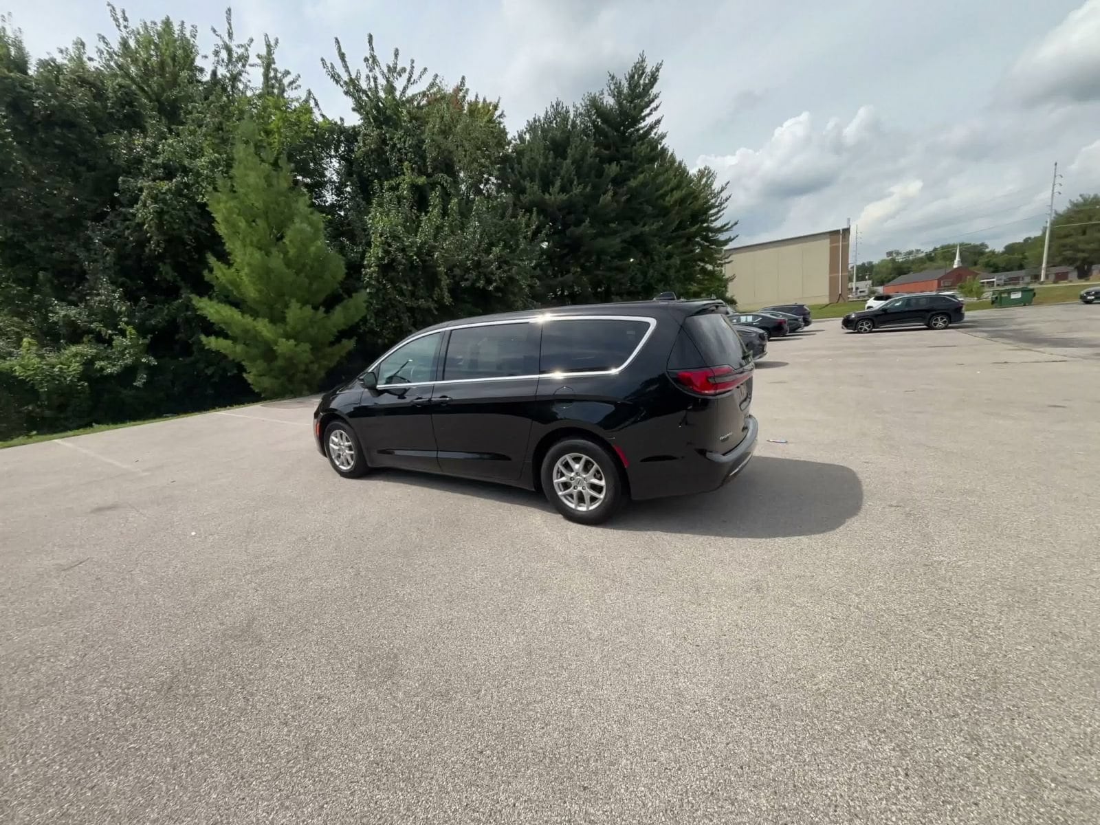 Thumbnail: 2024 Chrysler Pacifica - 9