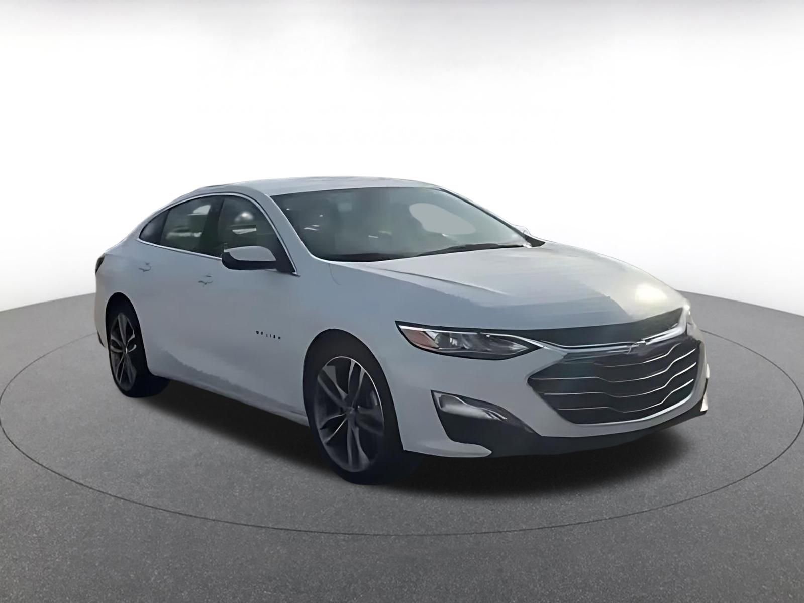 Thumbnail: 2024 Chevrolet Malibu - 3