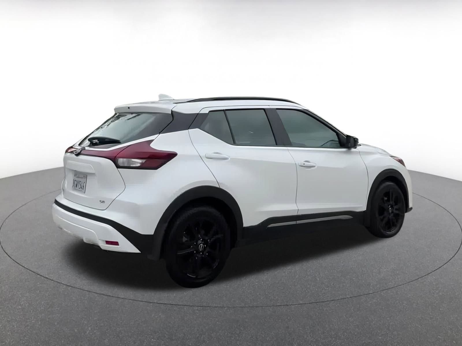 Thumbnail: 2023 Nissan Kicks - 15