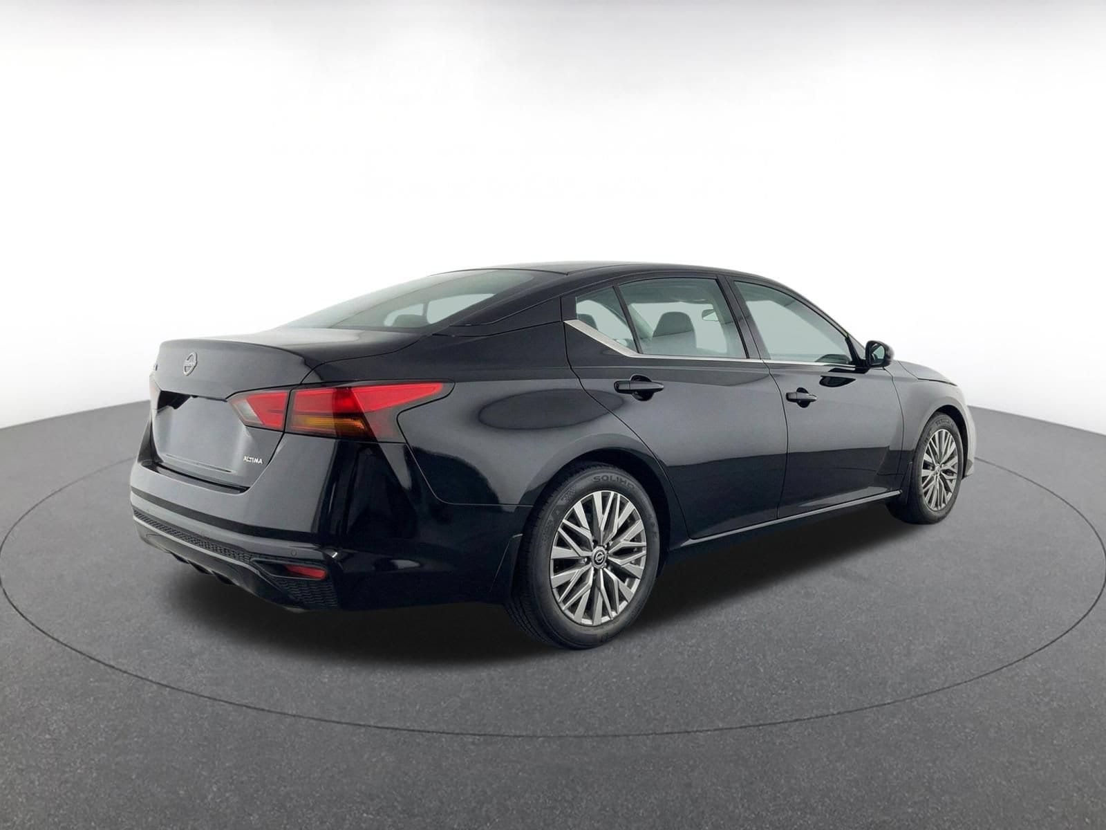 Thumbnail: 2025 Nissan Altima - 9