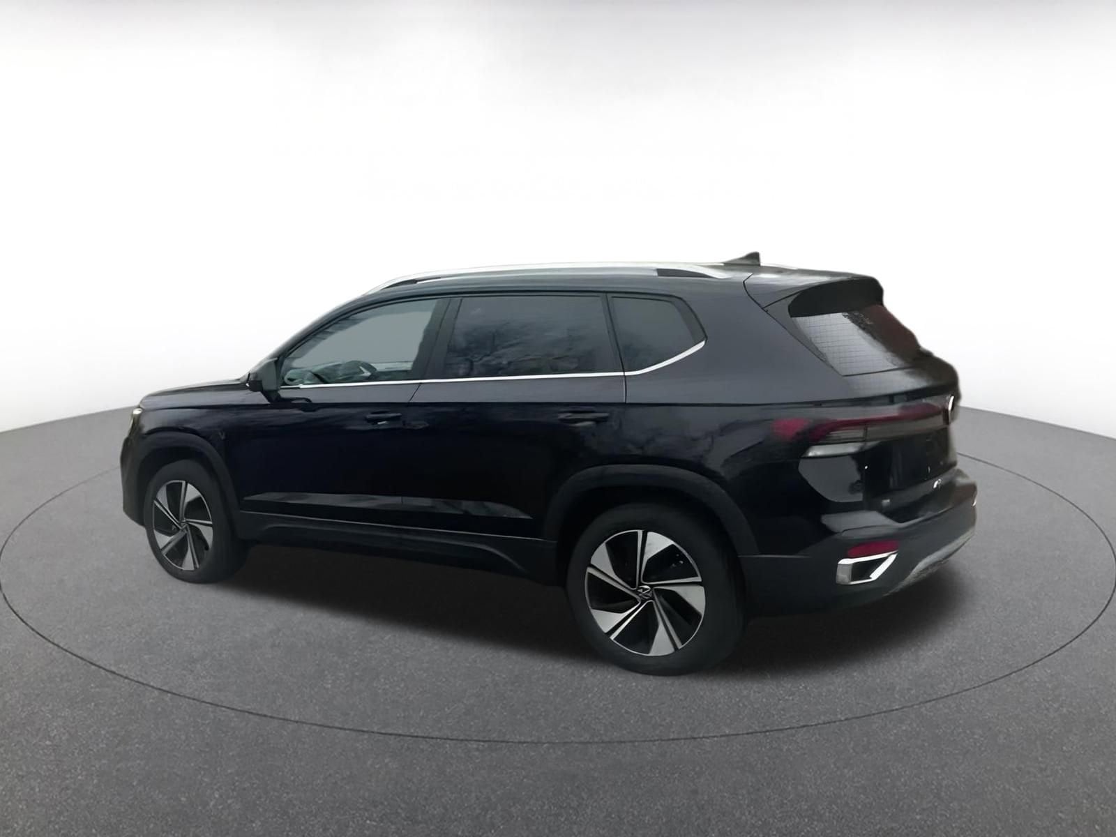 Thumbnail: 2025 Volkswagen Taos - 4